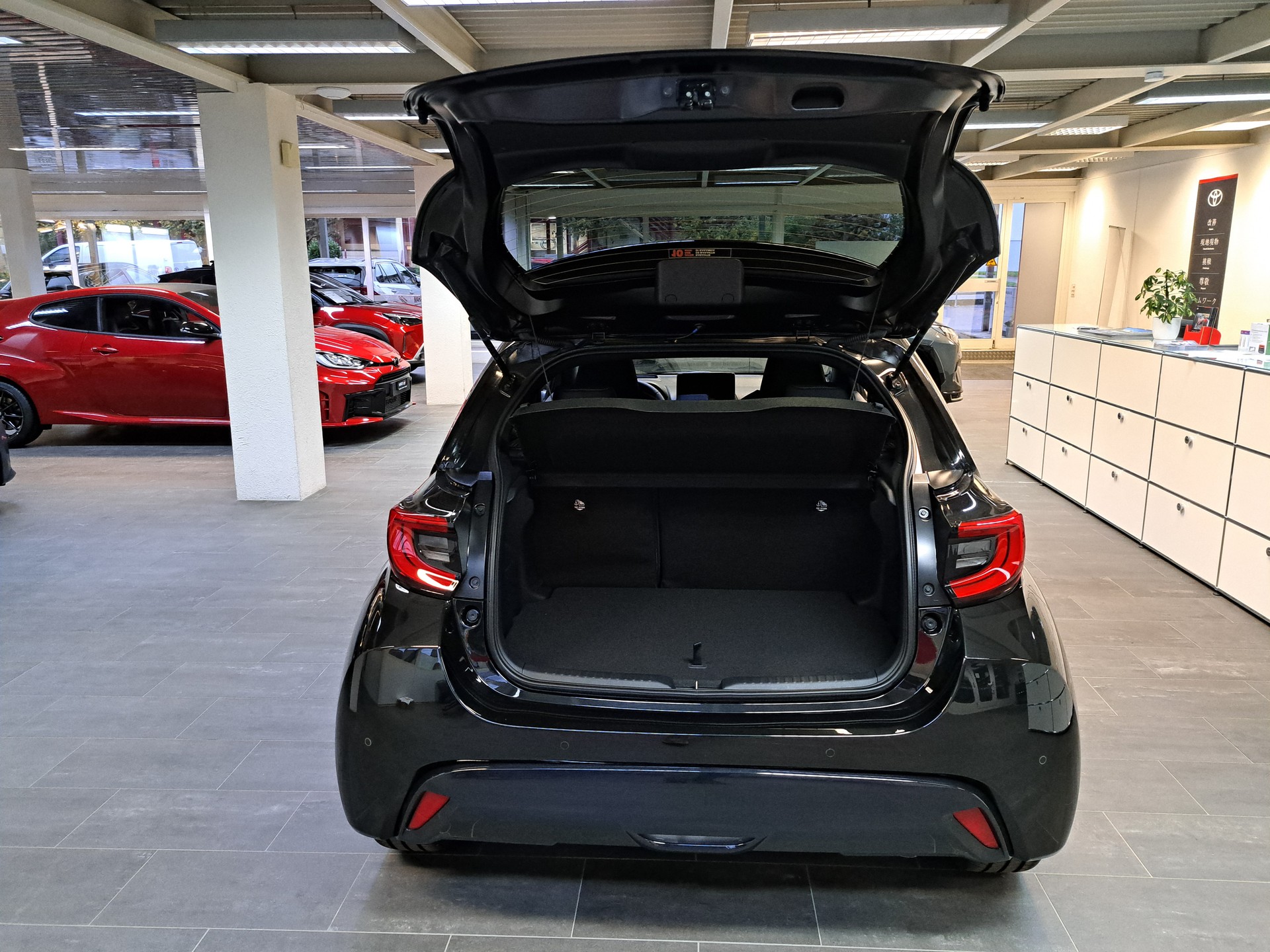 TOYOTA Yaris 1.5 Premium e-CVT-image-7