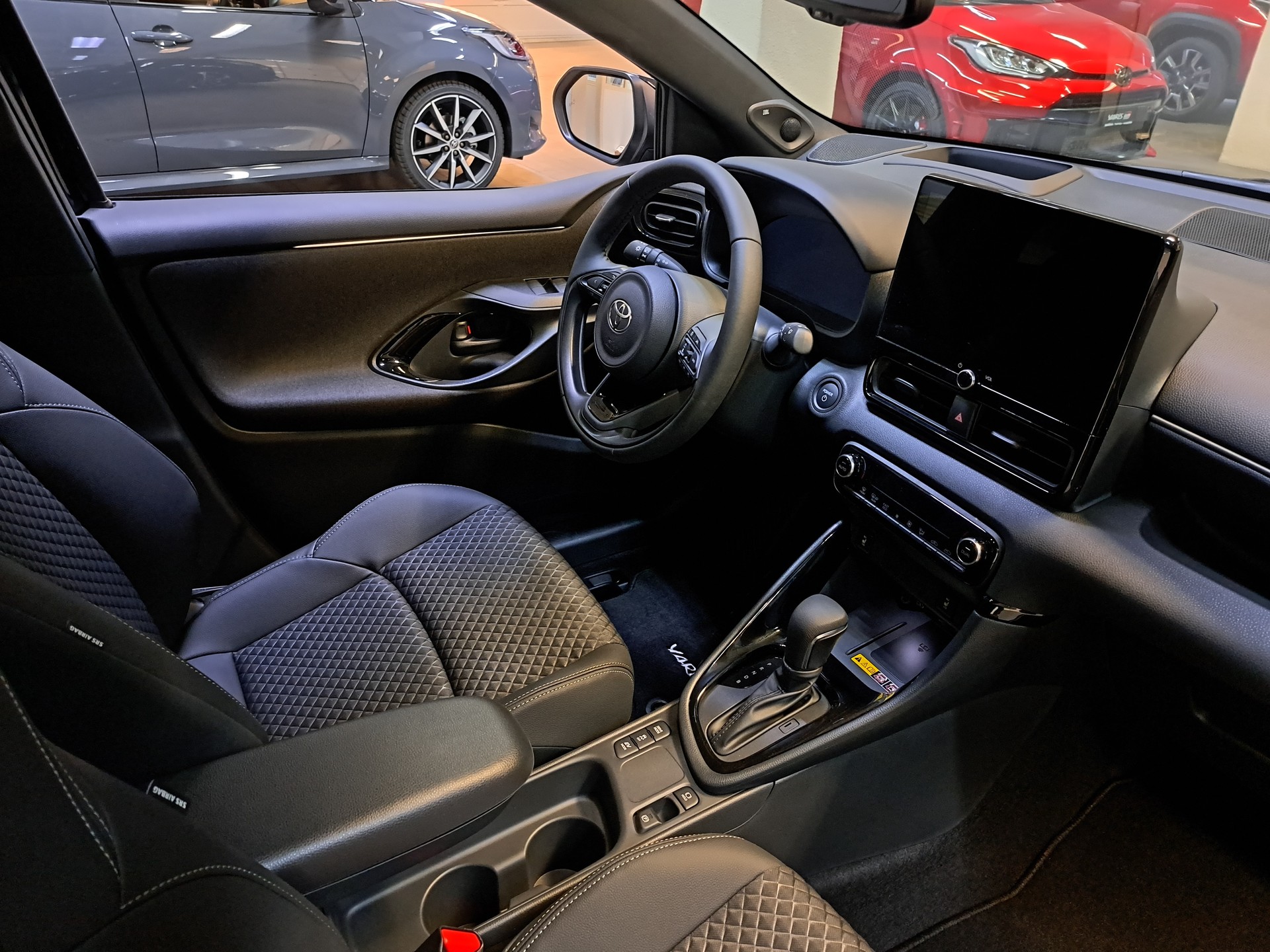 TOYOTA Yaris 1.5 Premium e-CVT-image-3