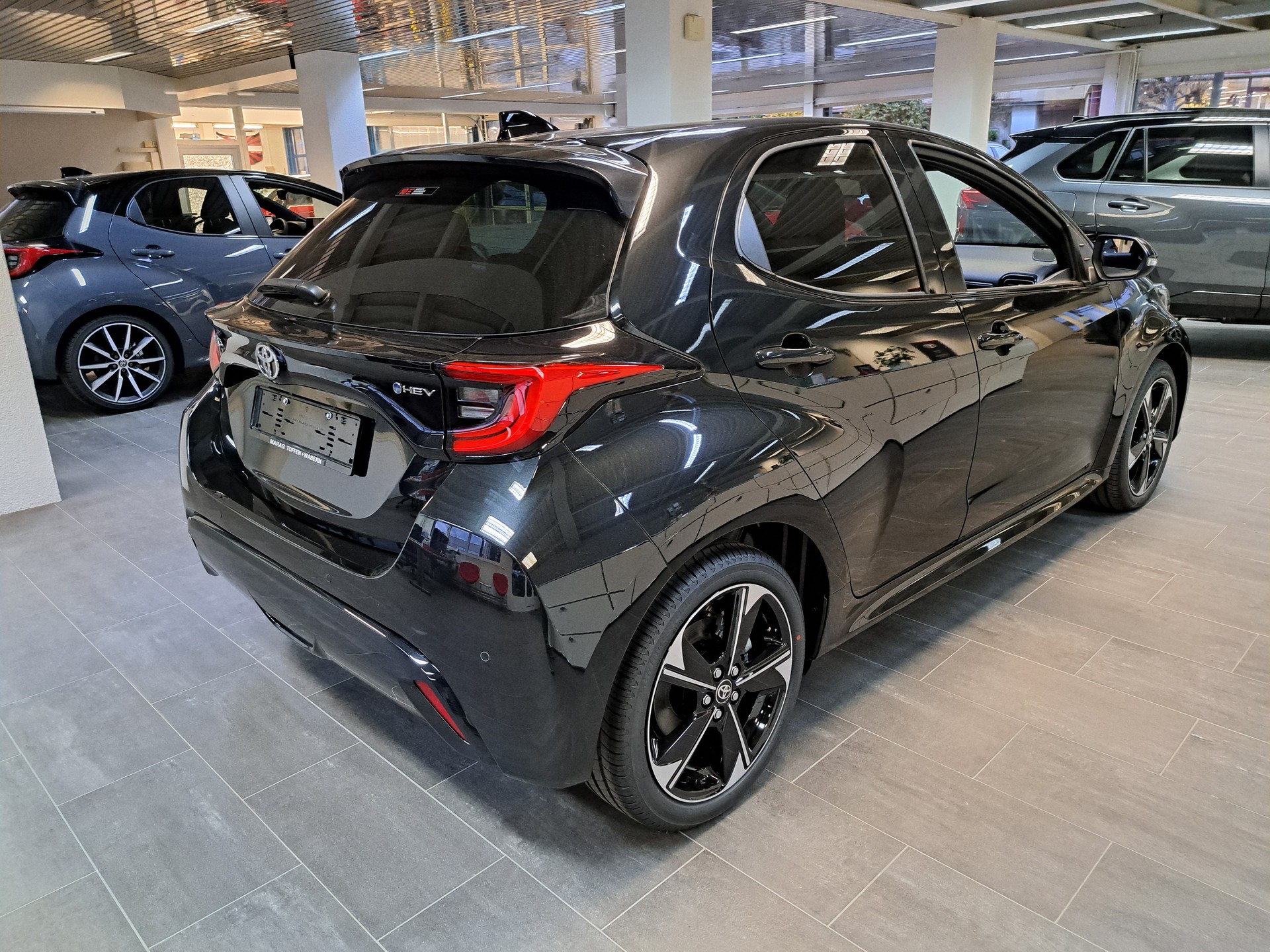 TOYOTA Yaris 1.5 Premium e-CVT-image-6