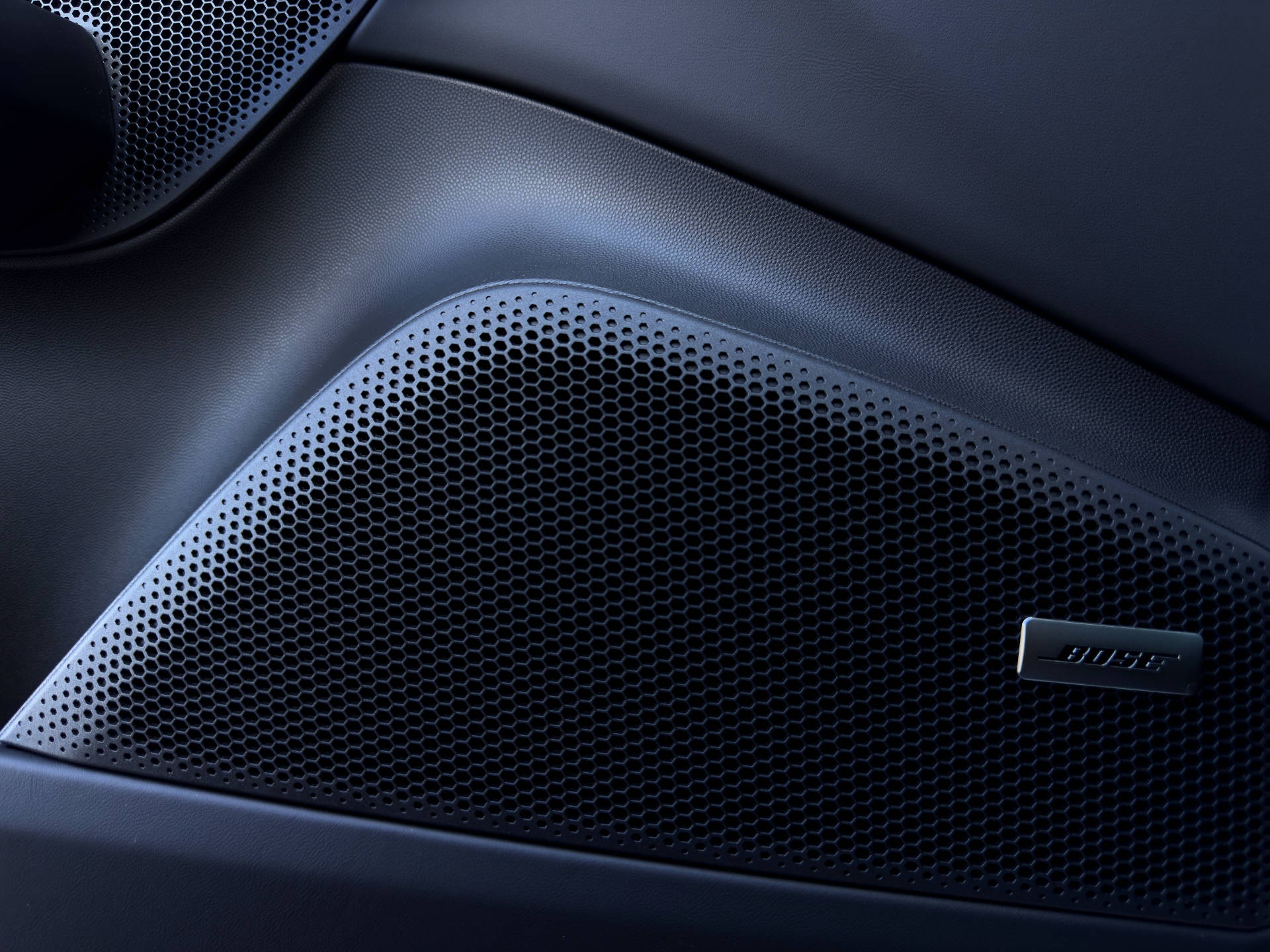 PORSCHE Macan Turbo-image-11