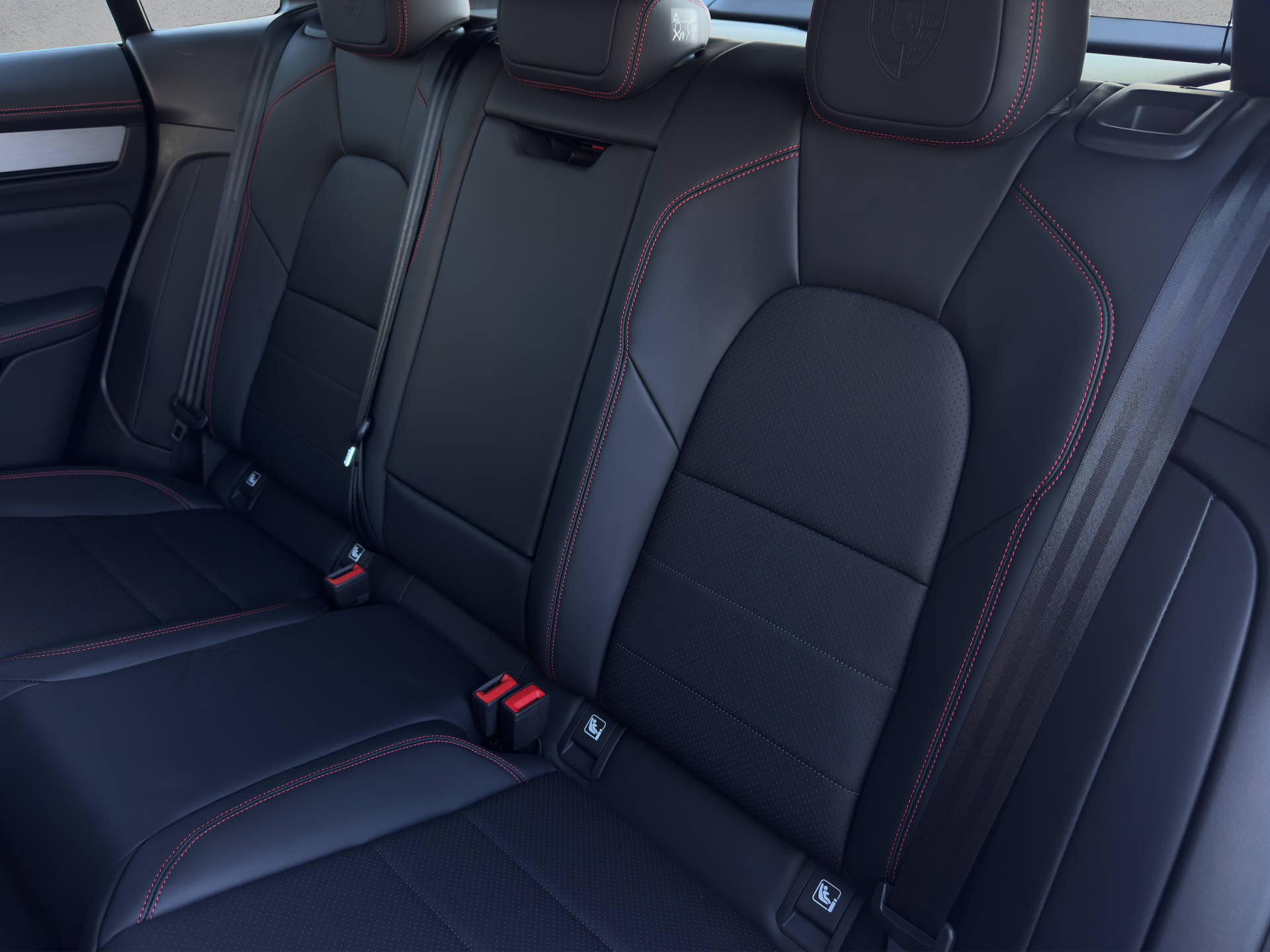 PORSCHE Macan Turbo-image-13