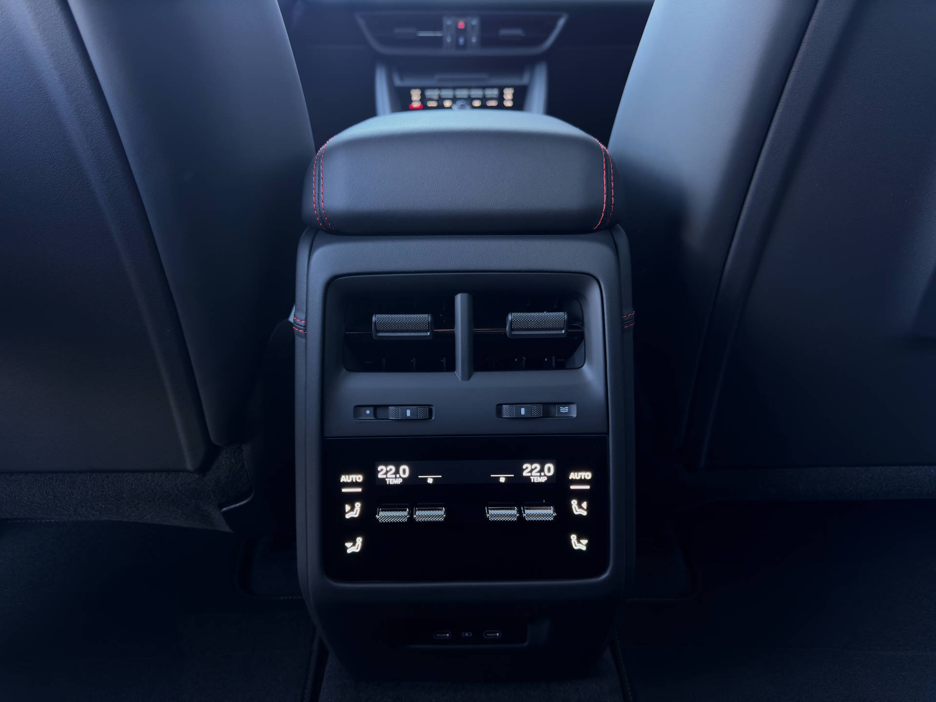 PORSCHE Macan Turbo-image-12