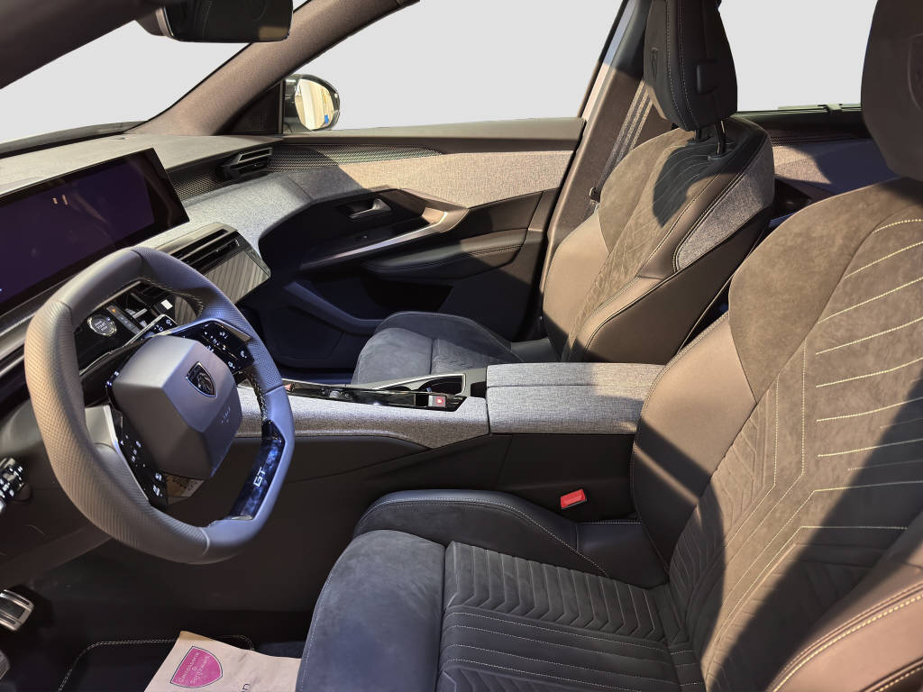 PEUGEOT 5008 1.6 PHEV GT-image-6