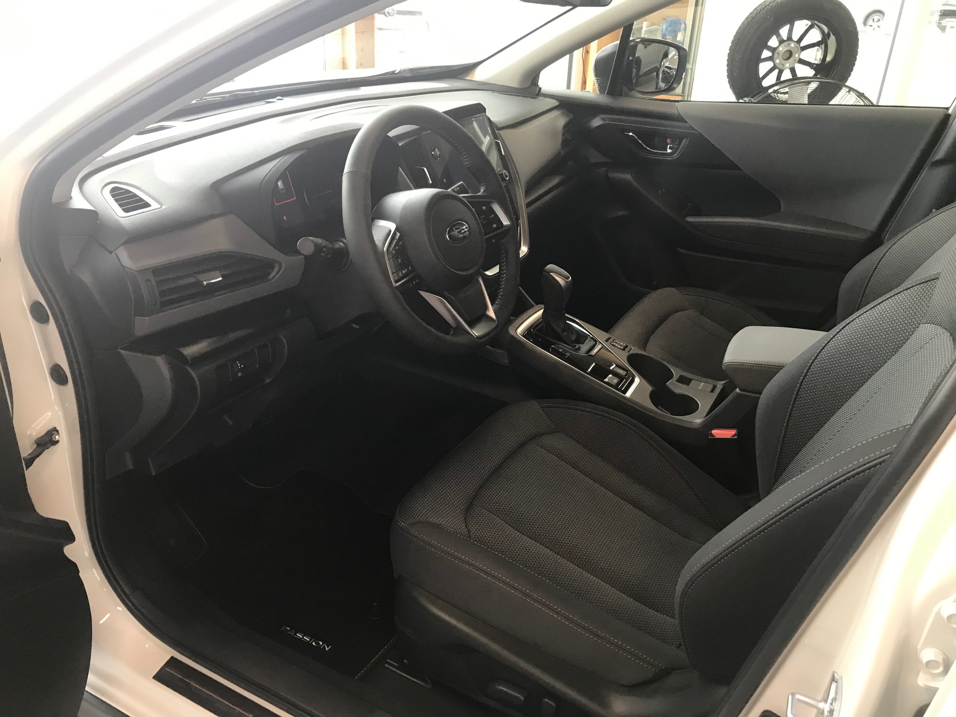 SUBARU Crosstrek 2.0 e-Boxer Passion AWD Lineartronic-image-3