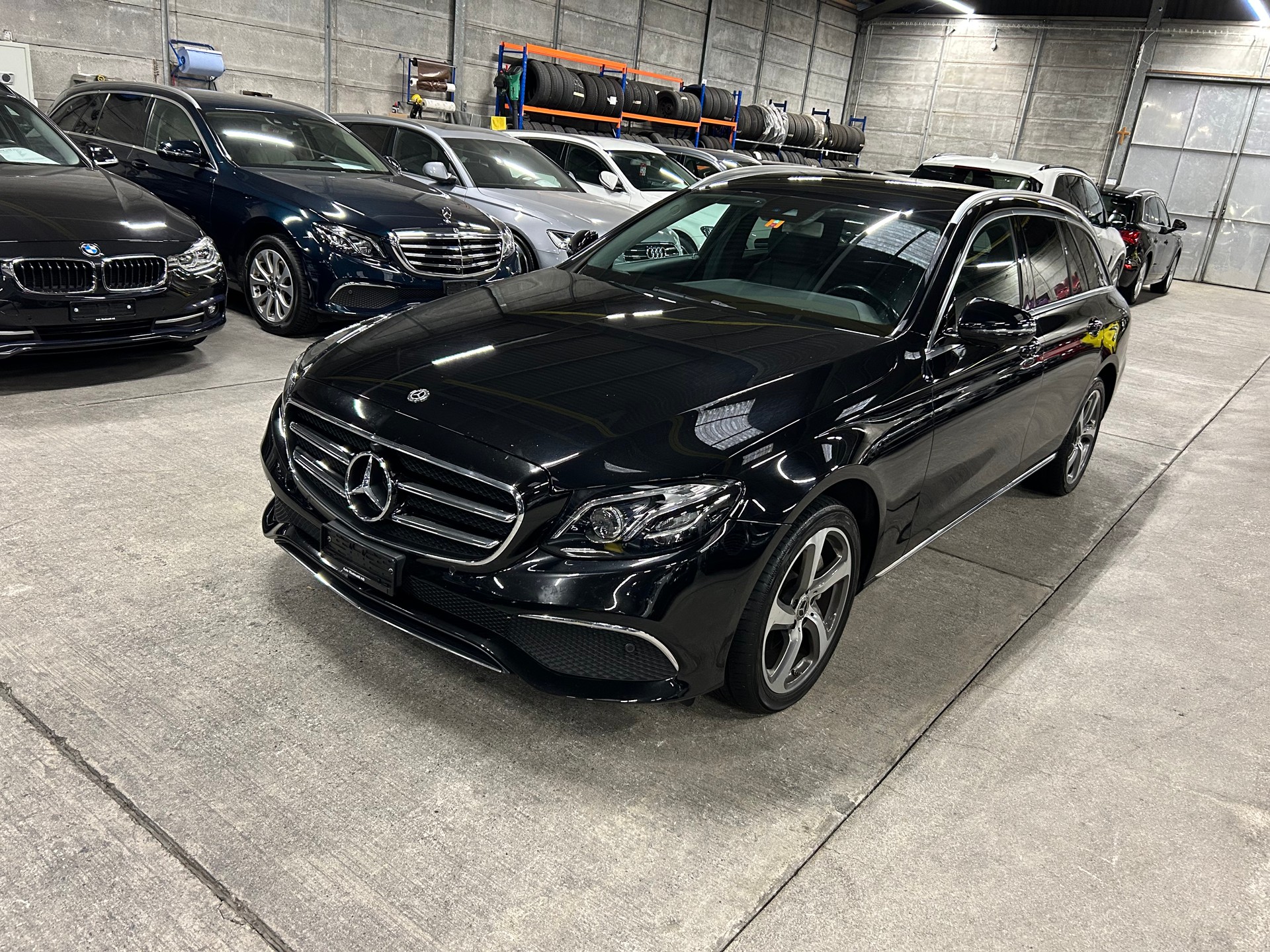 MERCEDES-BENZ E 220 d Swiss Star Avantgarde 4Matic 9G-Tronic-image-9