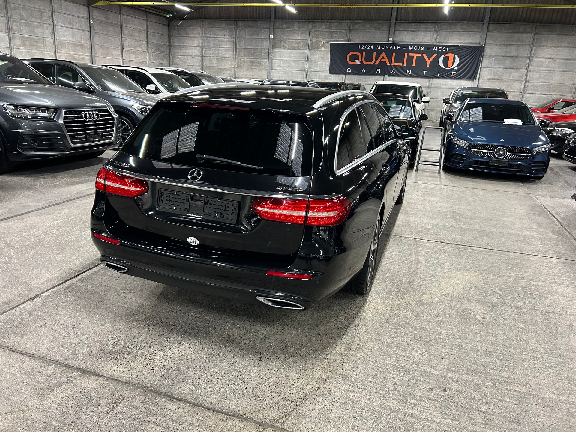 MERCEDES-BENZ E 220 d Swiss Star Avantgarde 4Matic 9G-Tronic-image-4