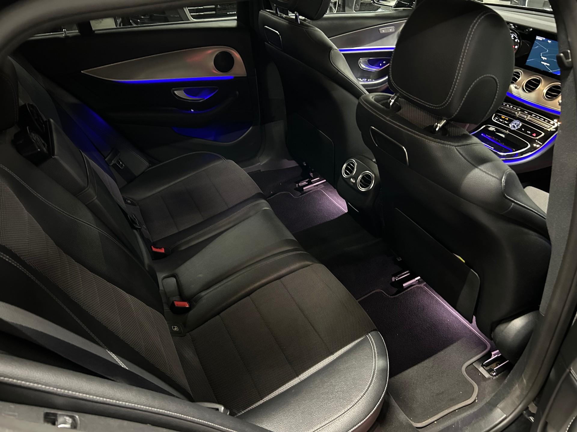 MERCEDES-BENZ E 220 d Swiss Star Avantgarde 4Matic 9G-Tronic-image-14