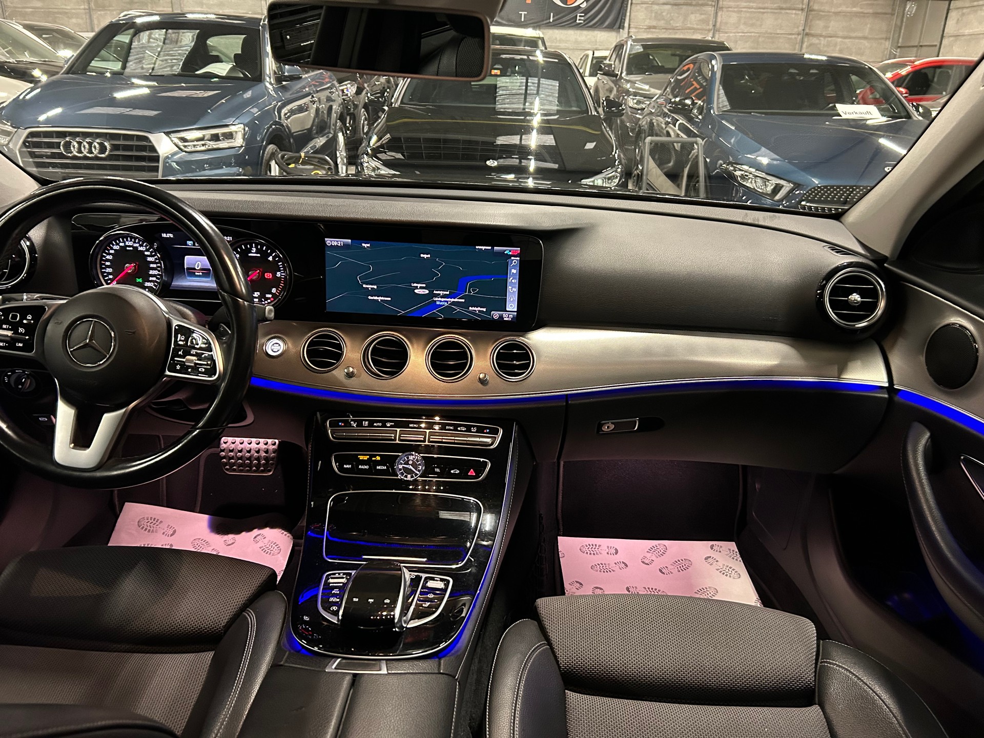 MERCEDES-BENZ E 220 d Swiss Star Avantgarde 4Matic 9G-Tronic-image-13