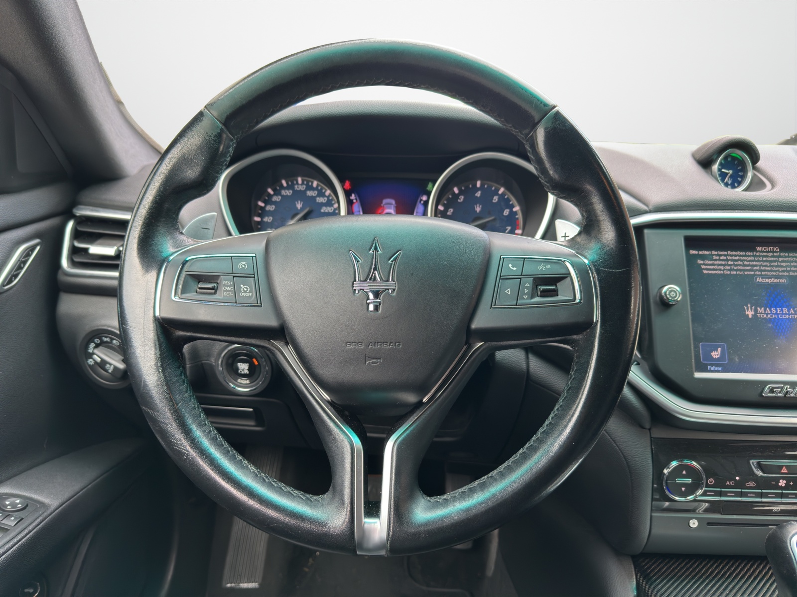 MASERATI Ghibli 3.0 V6 S Q4-image-9
