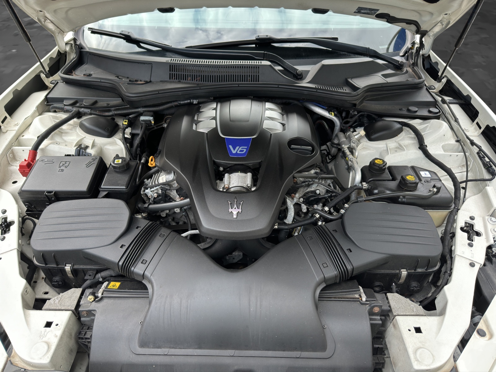 MASERATI Ghibli 3.0 V6 S Q4-image-13