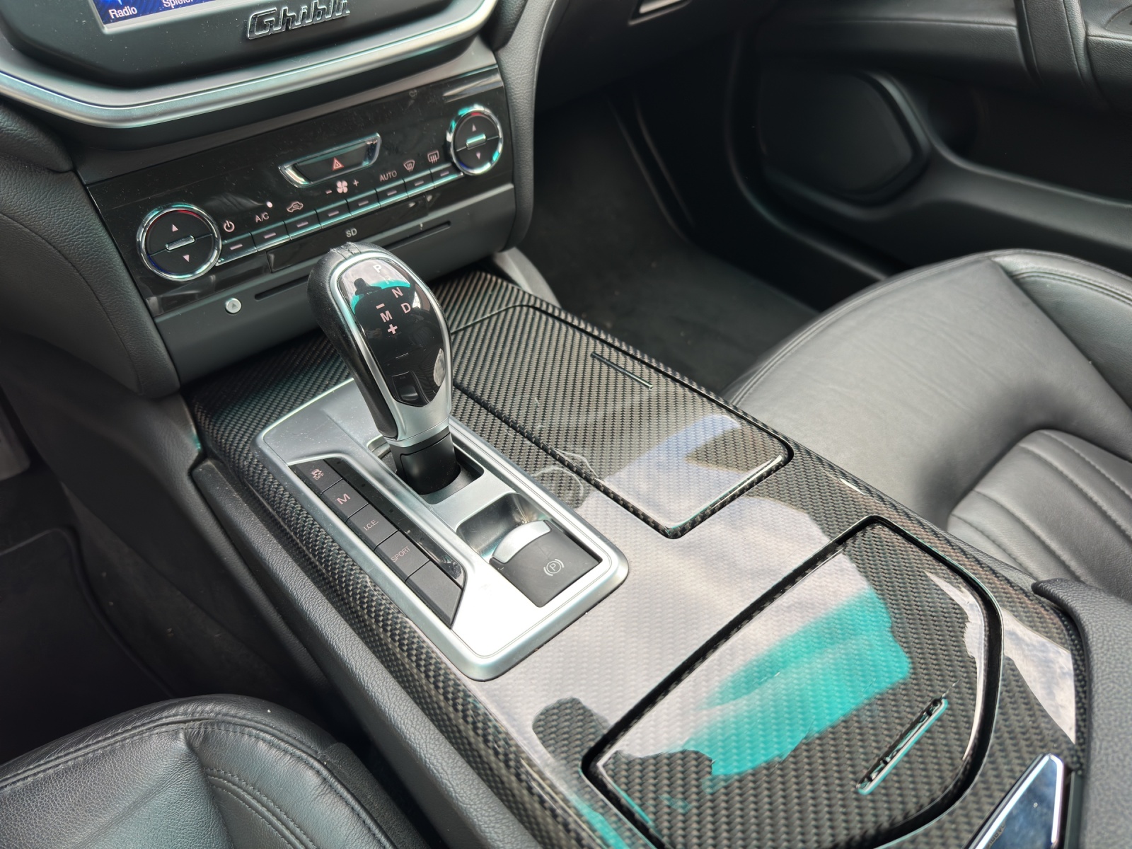 MASERATI Ghibli 3.0 V6 S Q4-image-8