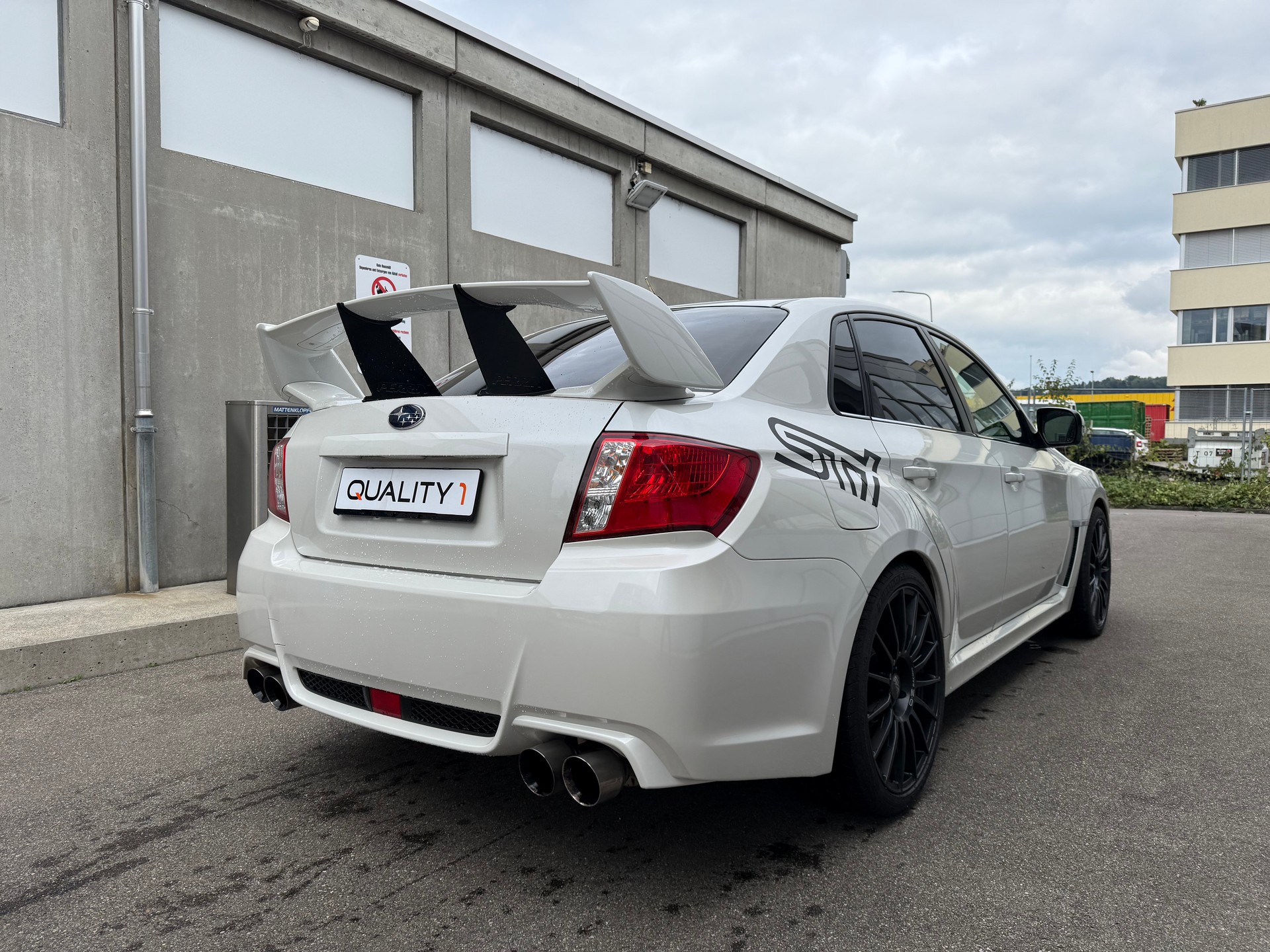 SUBARU 2.5 Turbo 4WD WRX STI Sport *CH Fahrzeug *Frisch ab MFK *Frisch ab Service *2 Schlüssel *8 Fach bereift-image-4