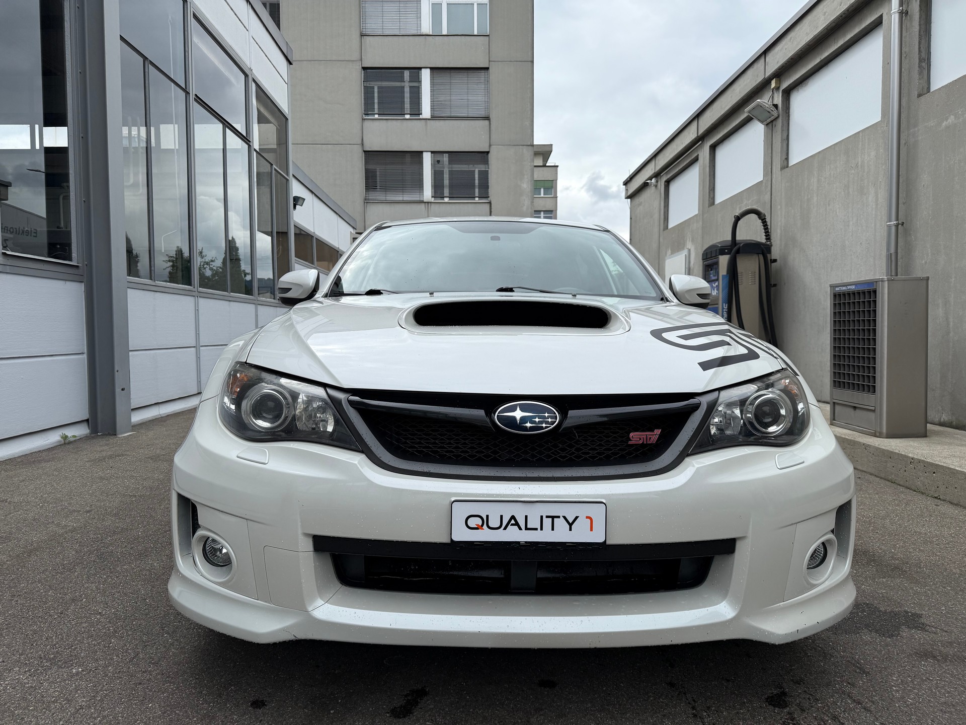 SUBARU 2.5 Turbo 4WD WRX STI Sport *CH Fahrzeug *Frisch ab MFK *Frisch ab Service *2 Schlüssel *8 Fach bereift-image-1