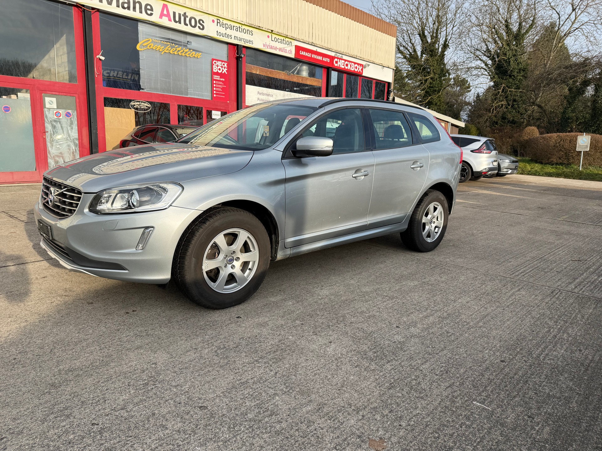 VOLVO XC60 D4 AWD Summum-image-1