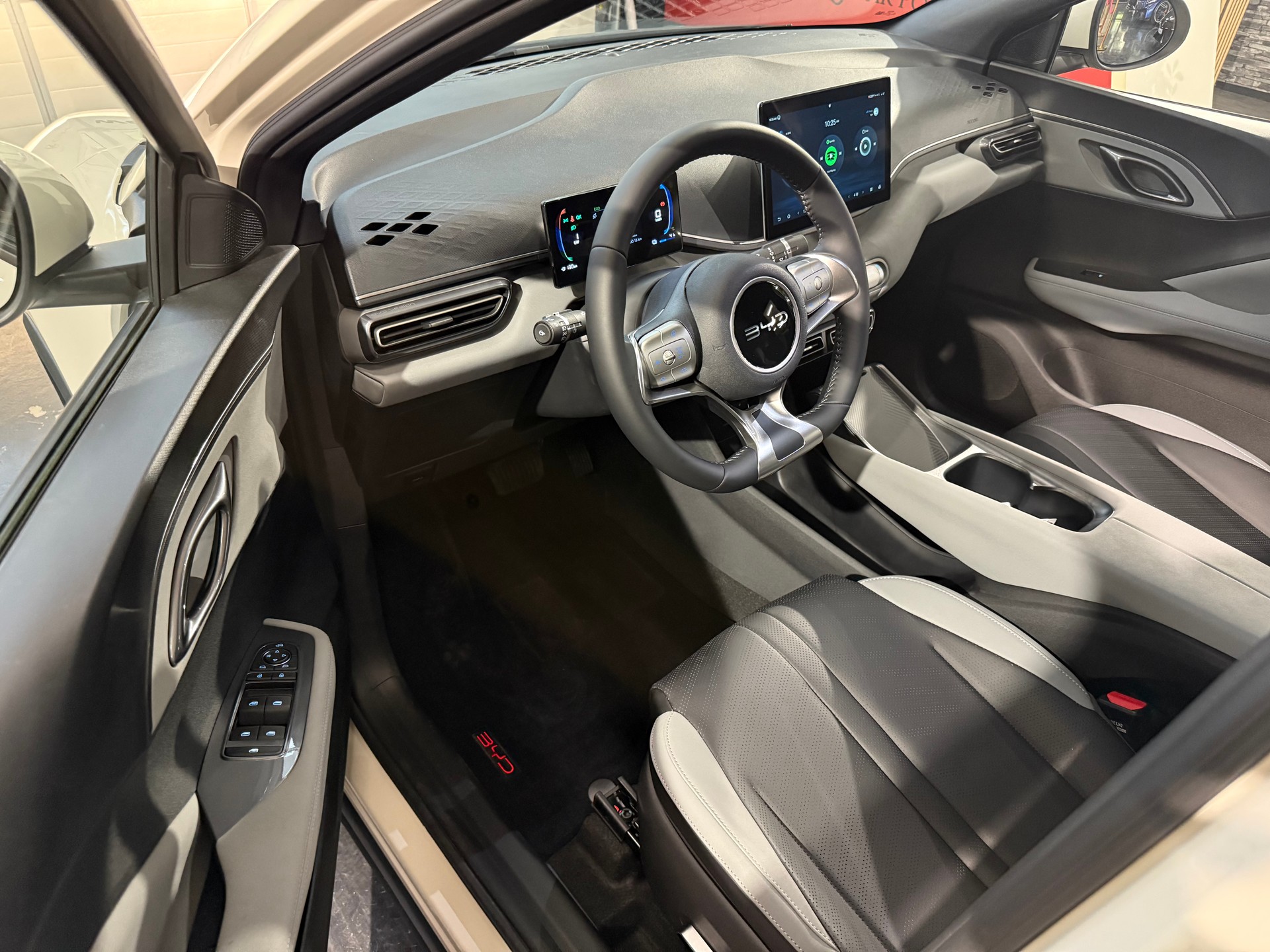 BYD Dolphin Surf 43 kWh Boost-image-8