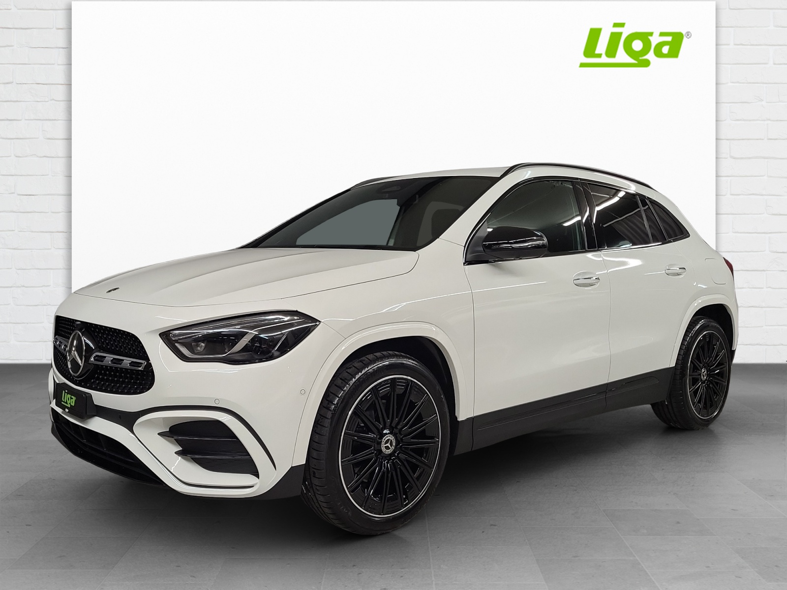 MERCEDES-BENZ GLA 200 AMG Line Night Star-image-1