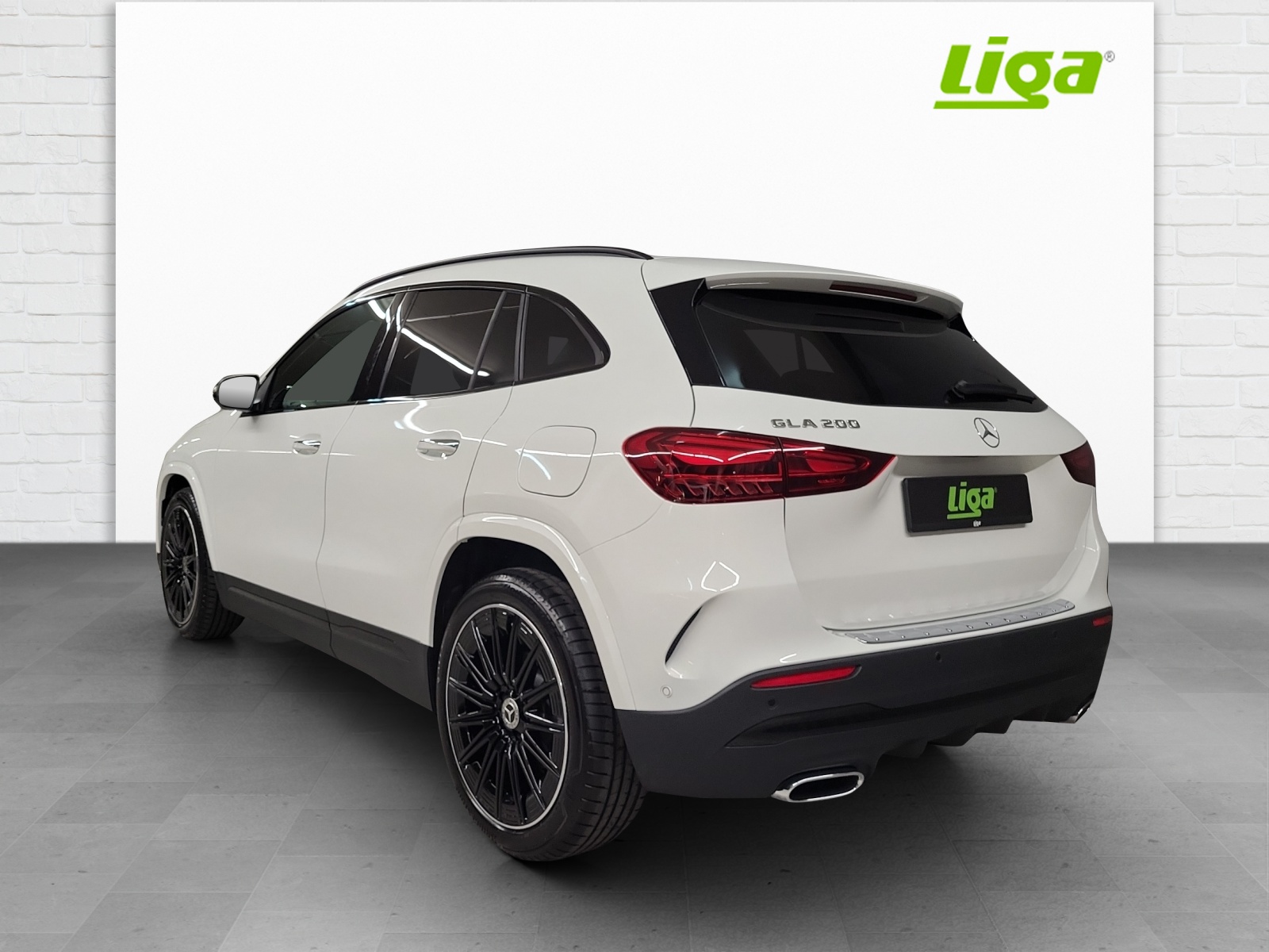 MERCEDES-BENZ GLA 200 AMG Line Night Star-image-3