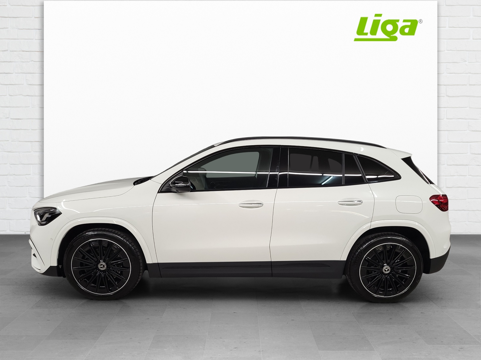 MERCEDES-BENZ GLA 200 AMG Line Night Star-image-0