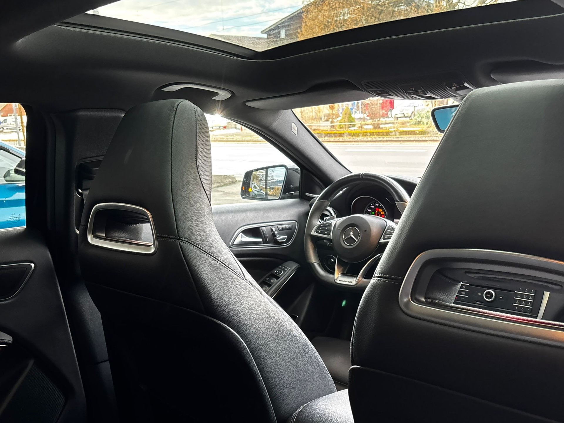 MERCEDES-BENZ GLA 45 AMG 4Matic 7G-DCT-image-17