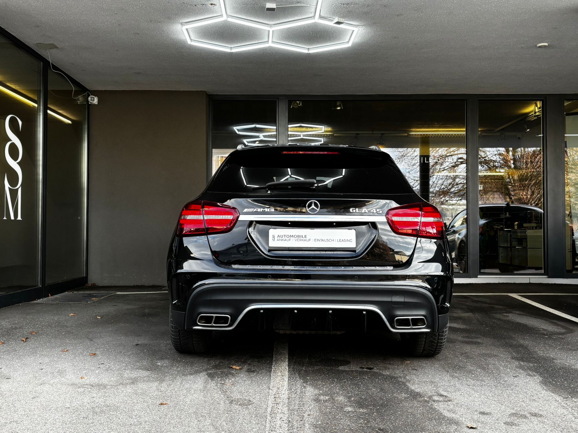 MERCEDES-BENZ GLA 45 AMG 4Matic 7G-DCT-image-4