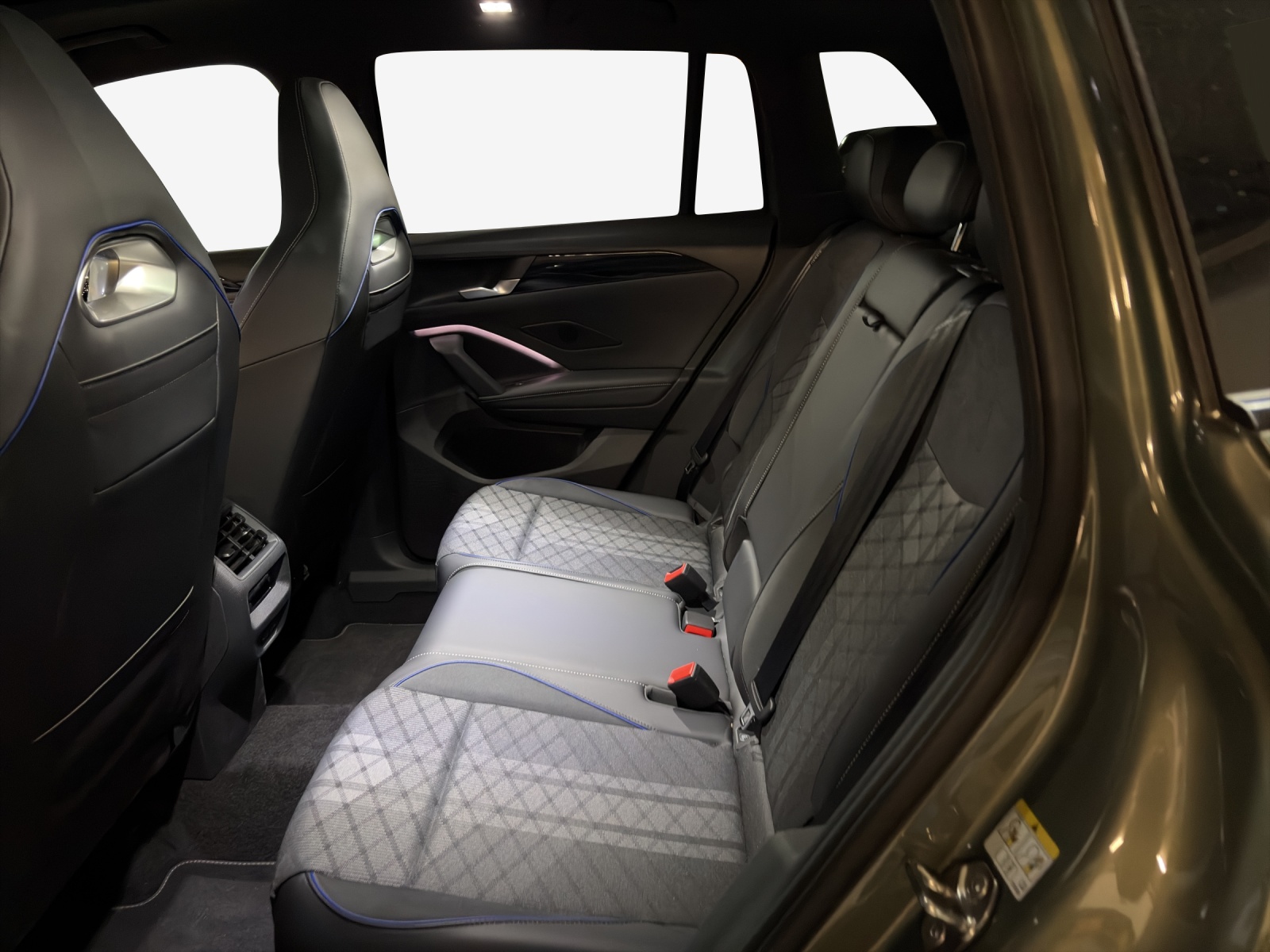 VW Tiguan 2.0 TSI DSG R-Line 4Motion-image-11