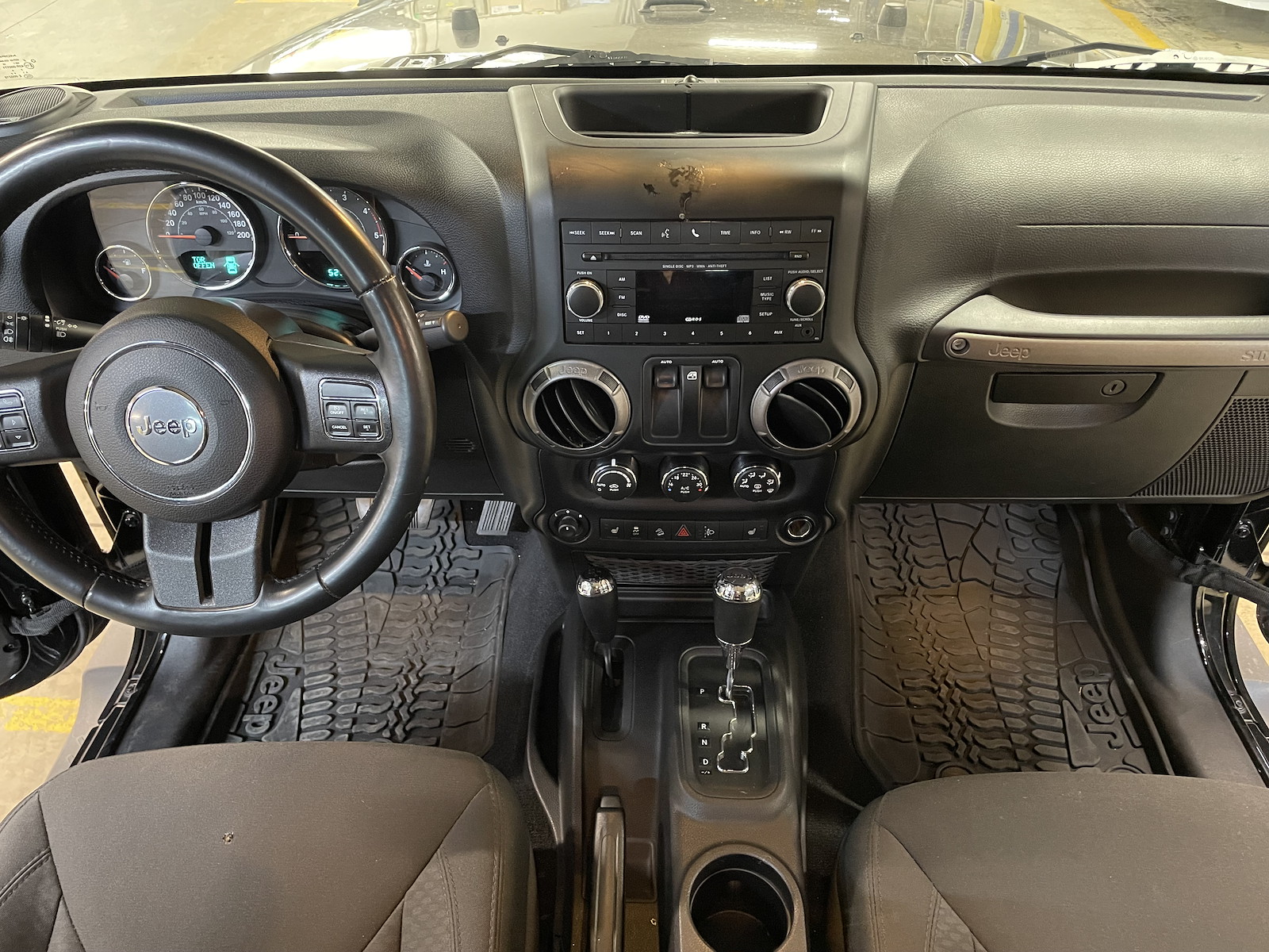JEEP Wrangler 2.8 CRD Sport-image-14