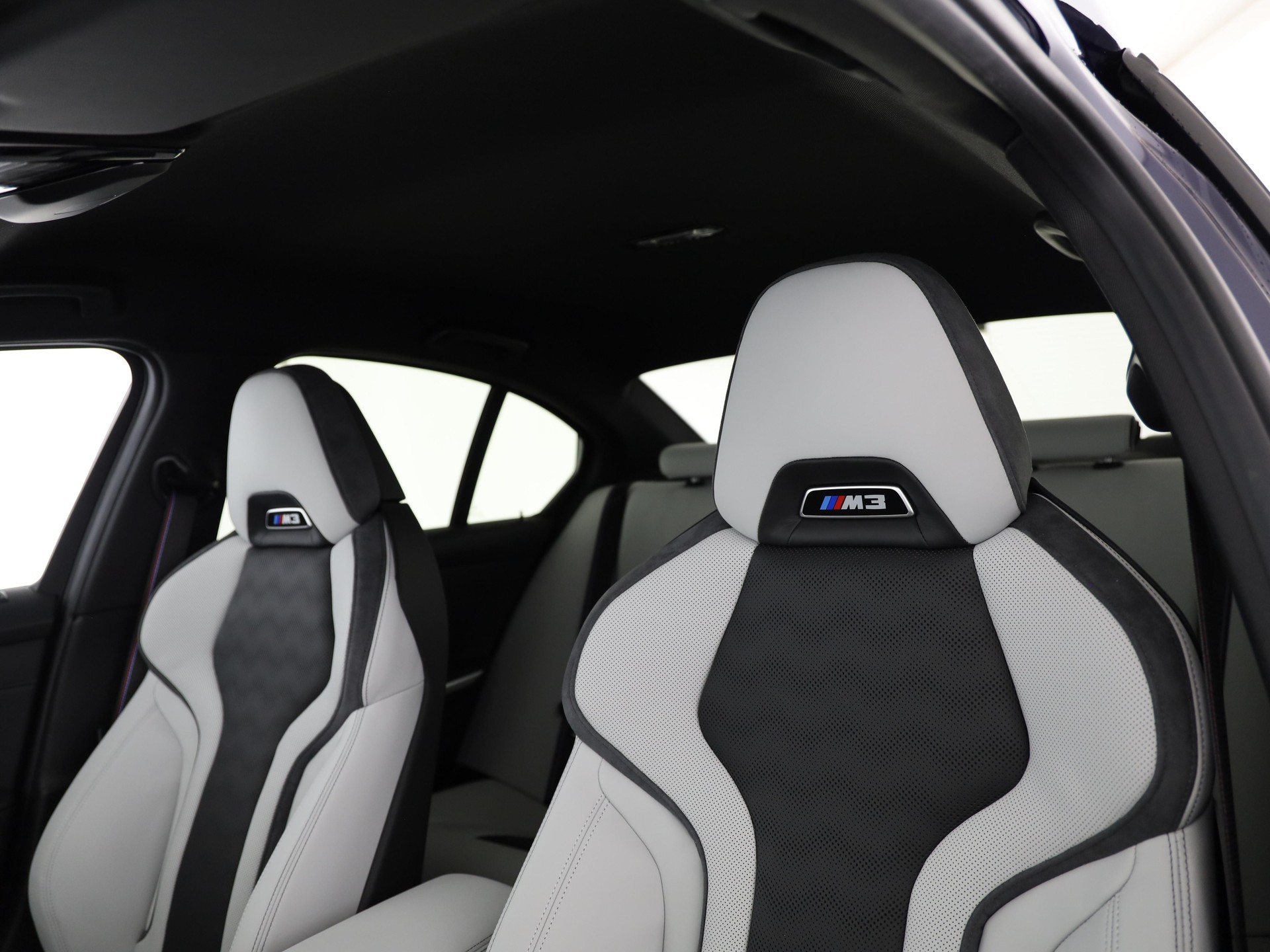 BMW M3 Competition xDrive-image-11