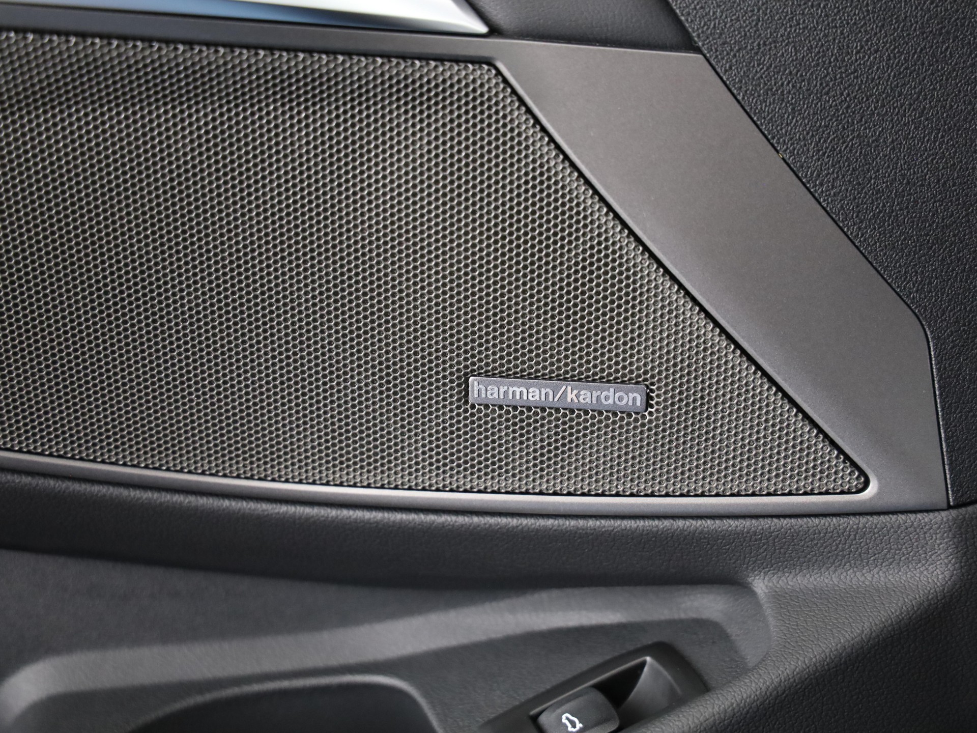BMW M3 Competition xDrive-image-19