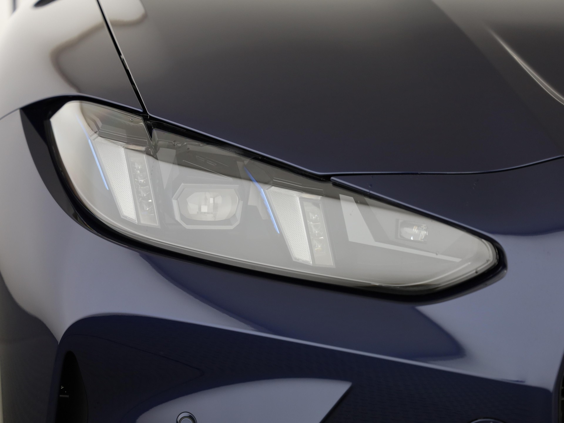BMW M3 Competition xDrive-image-5