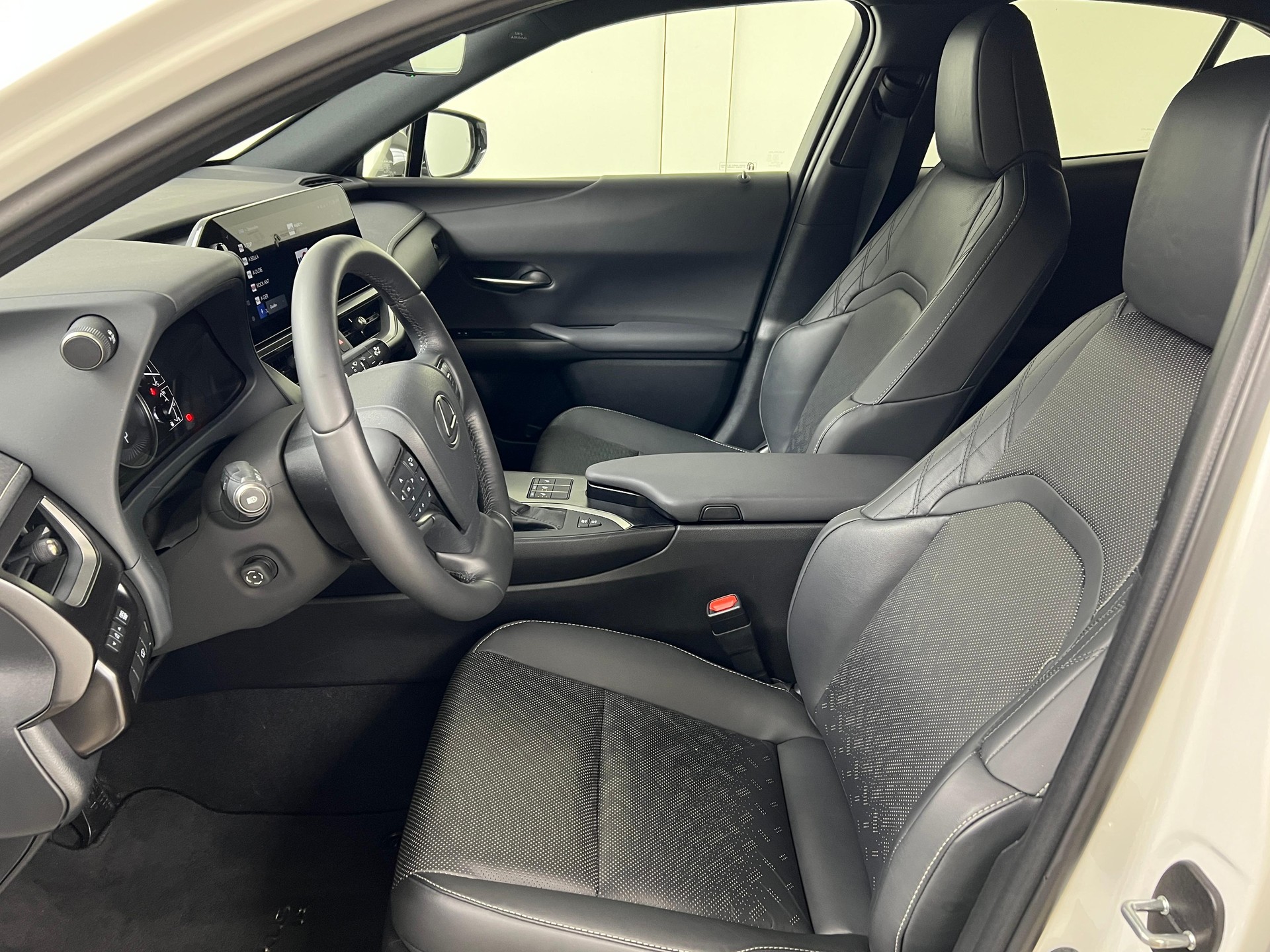 LEXUS UX 250h Comfort-image-7