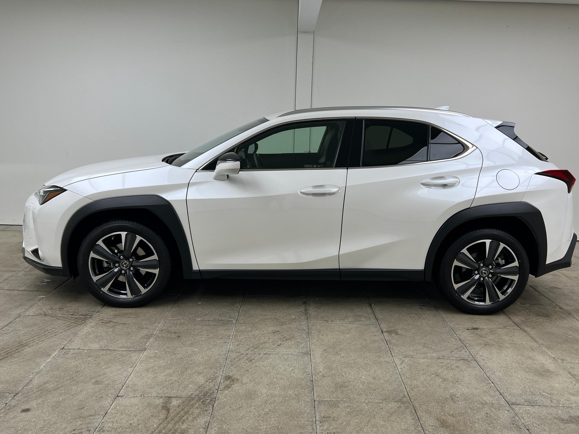 LEXUS UX 250h Comfort-image-2
