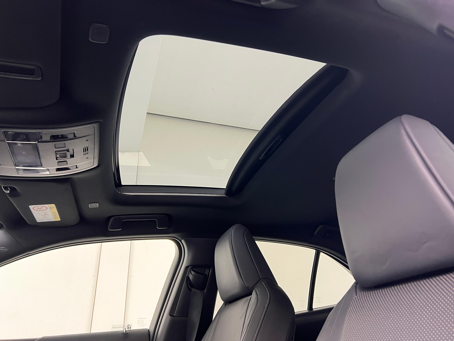 LEXUS UX 250h Comfort-image-13