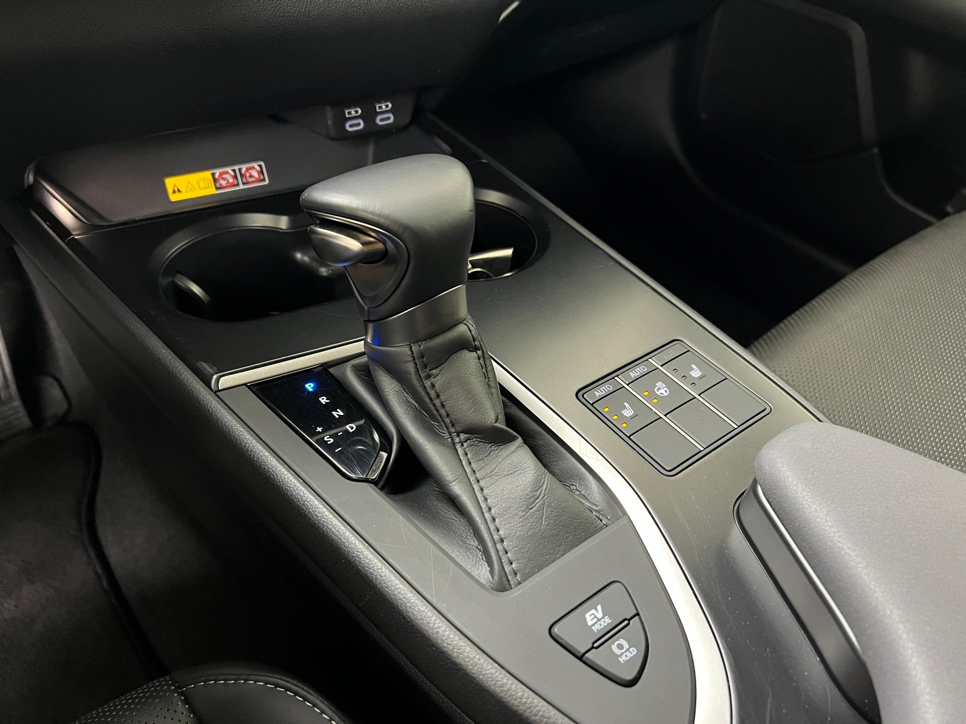 LEXUS UX 250h Comfort-image-12