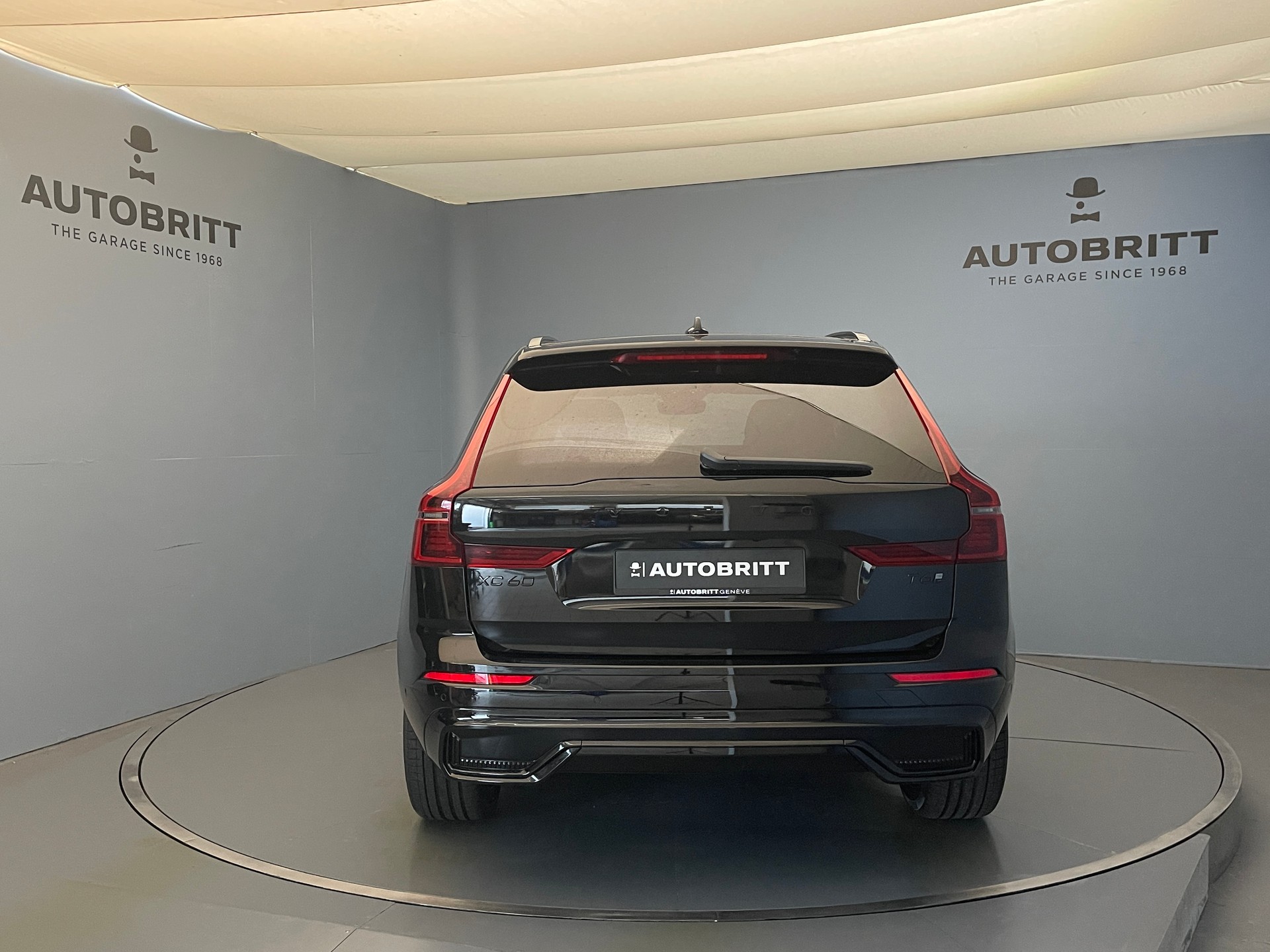 VOLVO XC60 2.0 T6 TE Black Edition eAWD-image-1