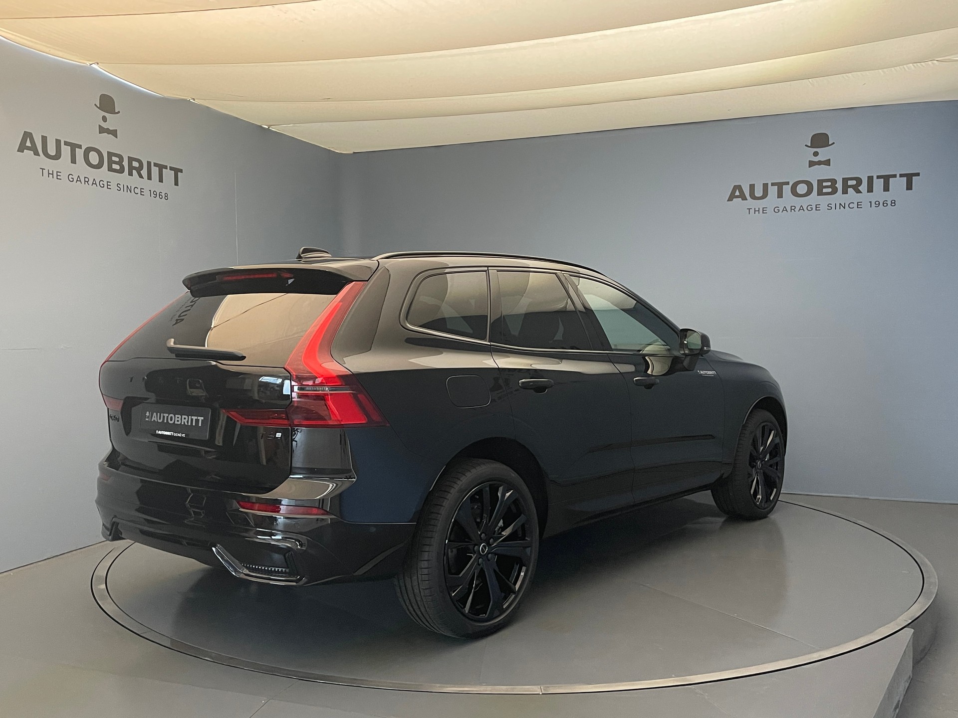 VOLVO XC60 2.0 T6 TE Black Edition eAWD-image-2
