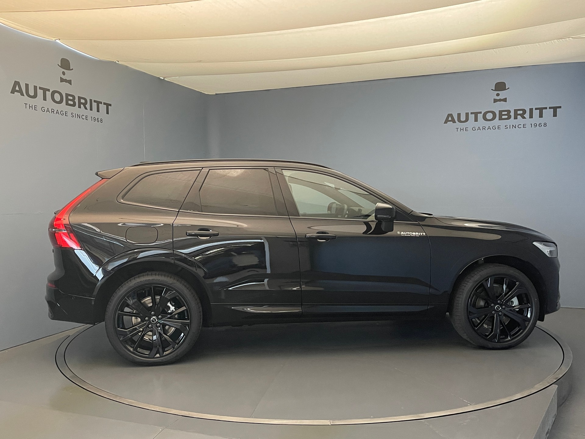VOLVO XC60 2.0 T6 TE Black Edition eAWD-image-4