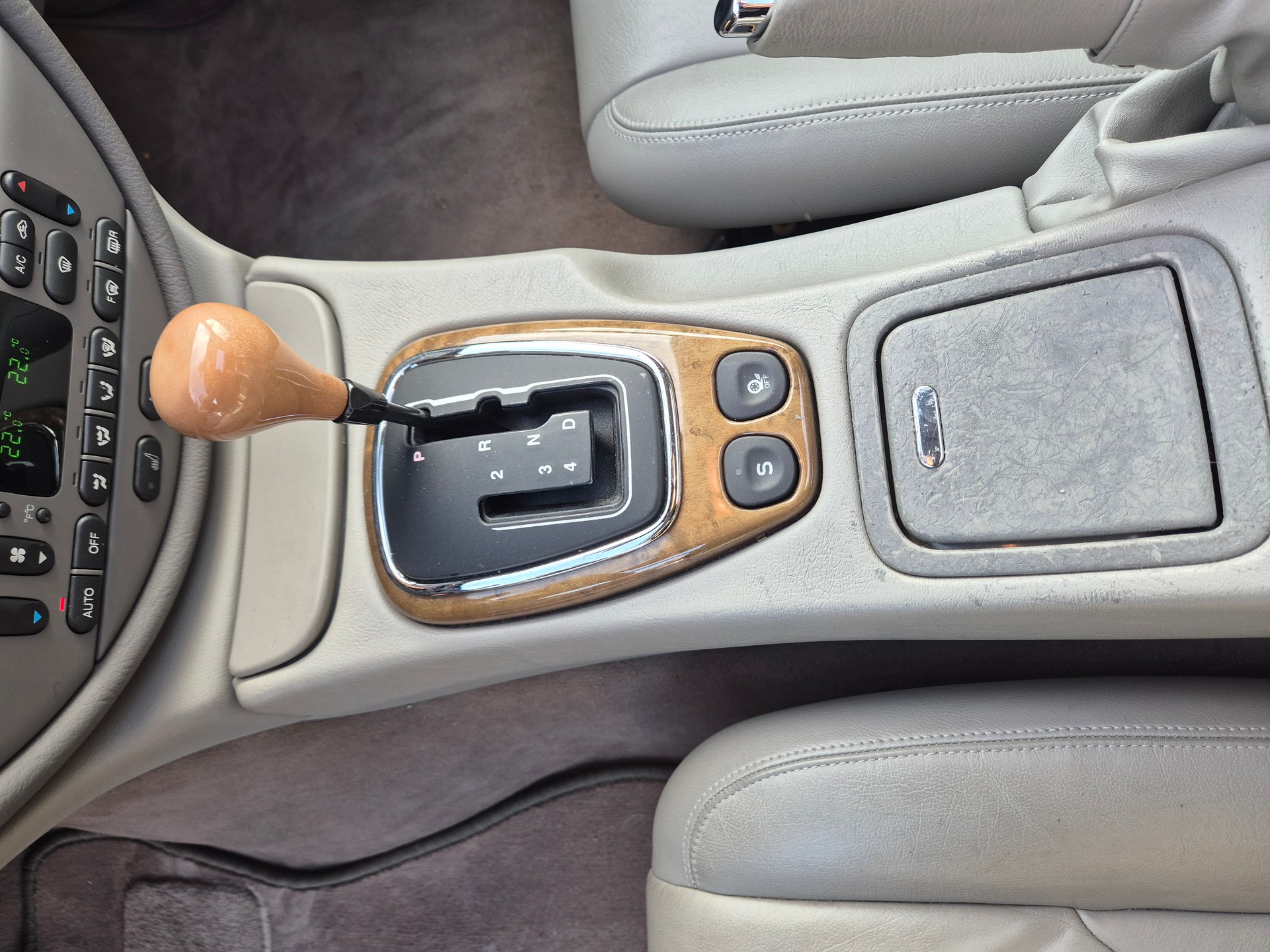 JAGUAR S-Type 4.0 V8-image-14