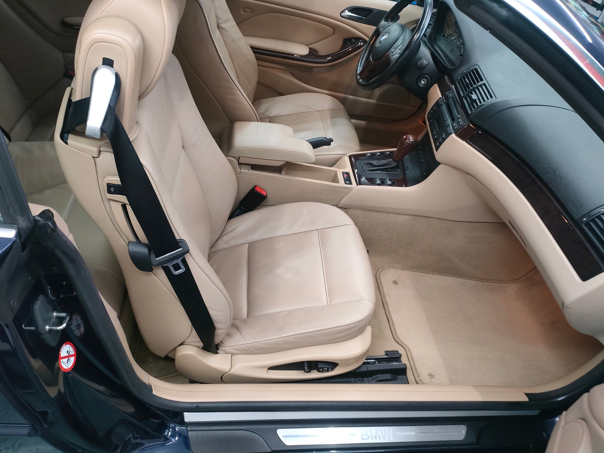 BMW 325Ci Cabriolet-image-10