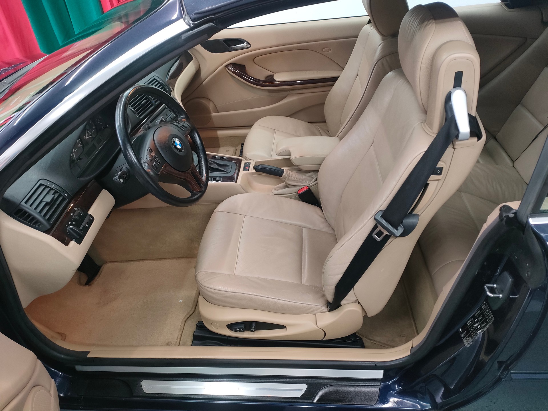 BMW 325Ci Cabriolet-image-9
