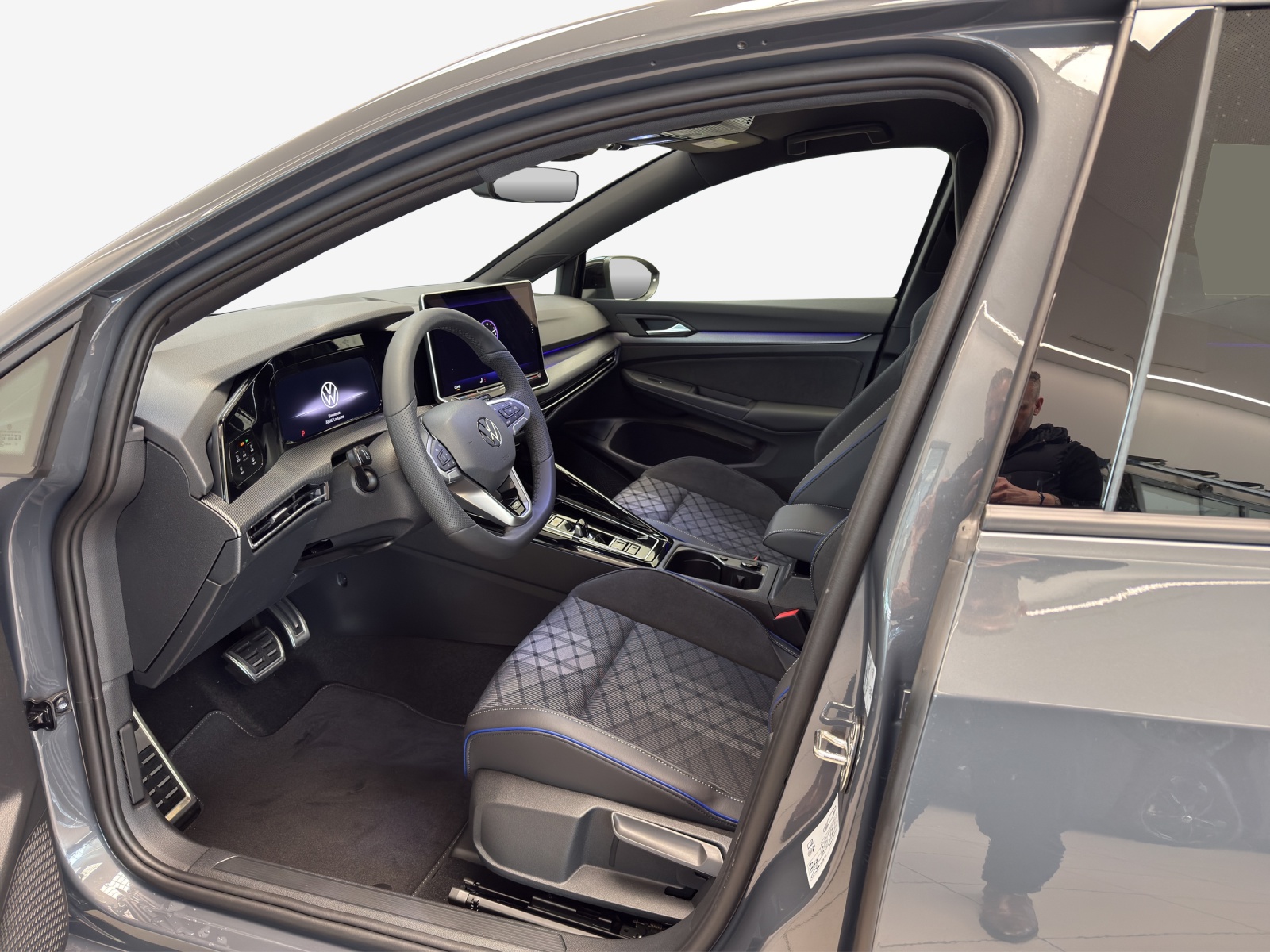 VW Golf 1.5 e TSI mHEV R-Line DSG-image-7