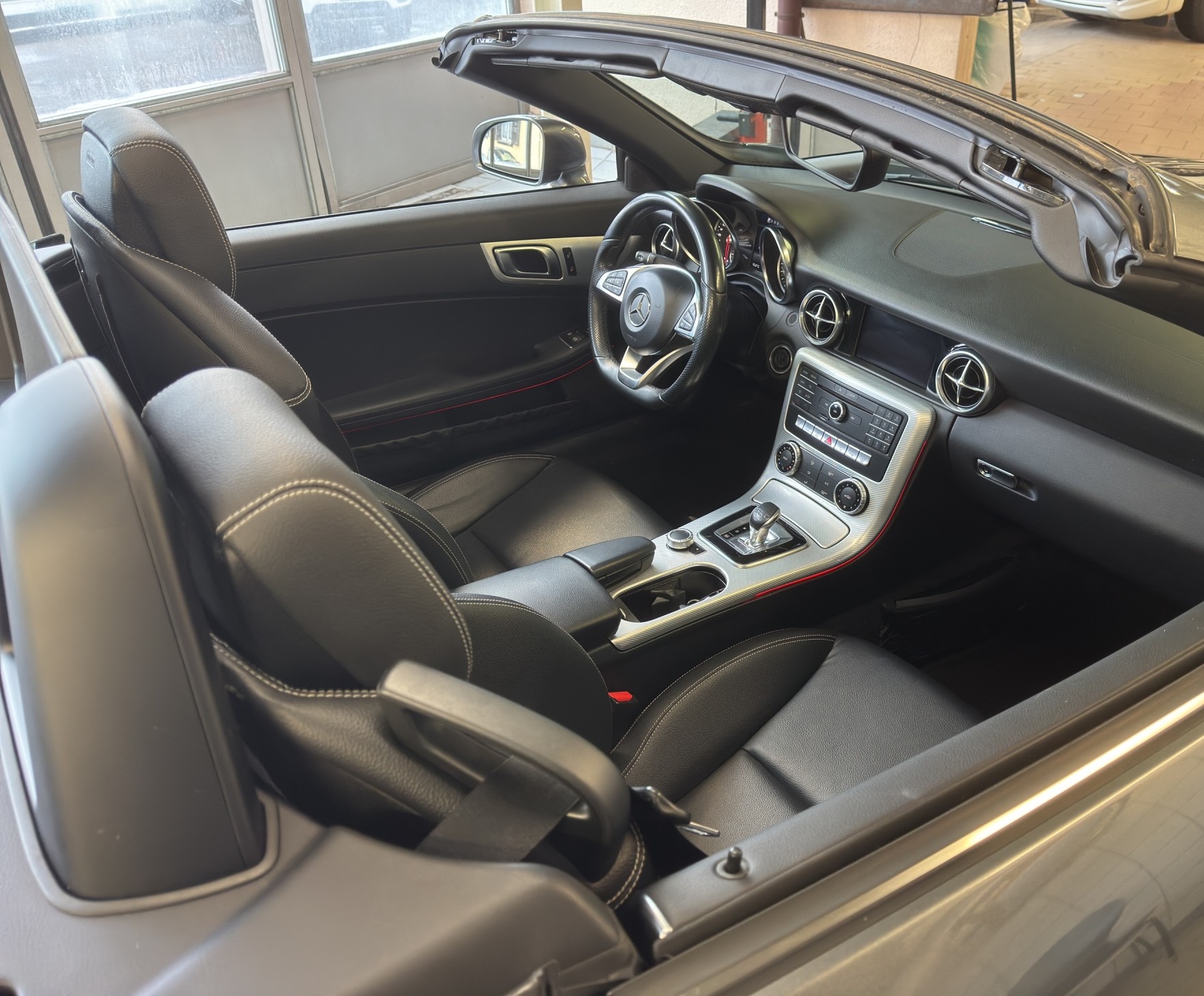 MERCEDES-BENZ SLC 180 Cabriolet-image-12