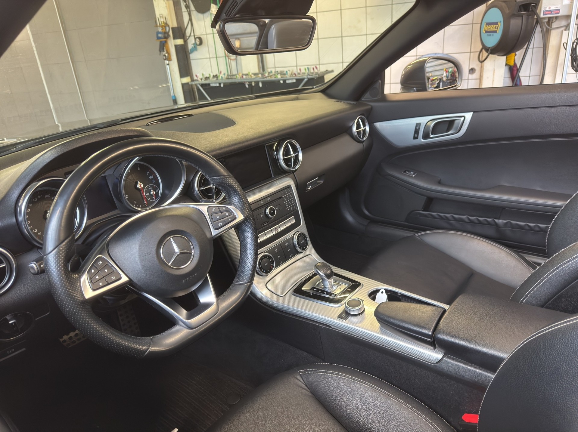 MERCEDES-BENZ SLC 180 Cabriolet-image-13