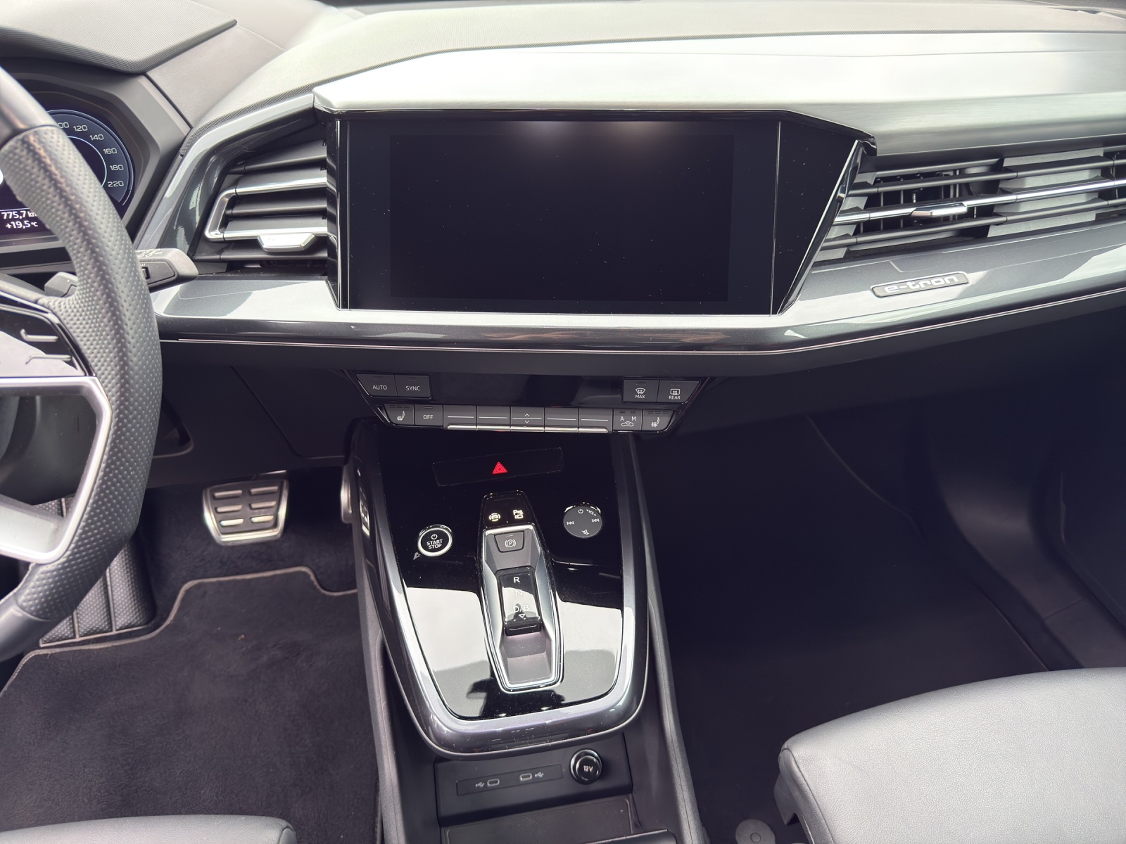 AUDI Q4 e-tron 45 quattro-image-11