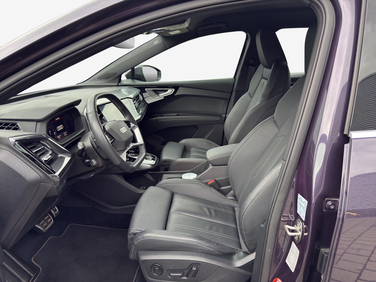 AUDI Q4 e-tron 45 quattro-image-8