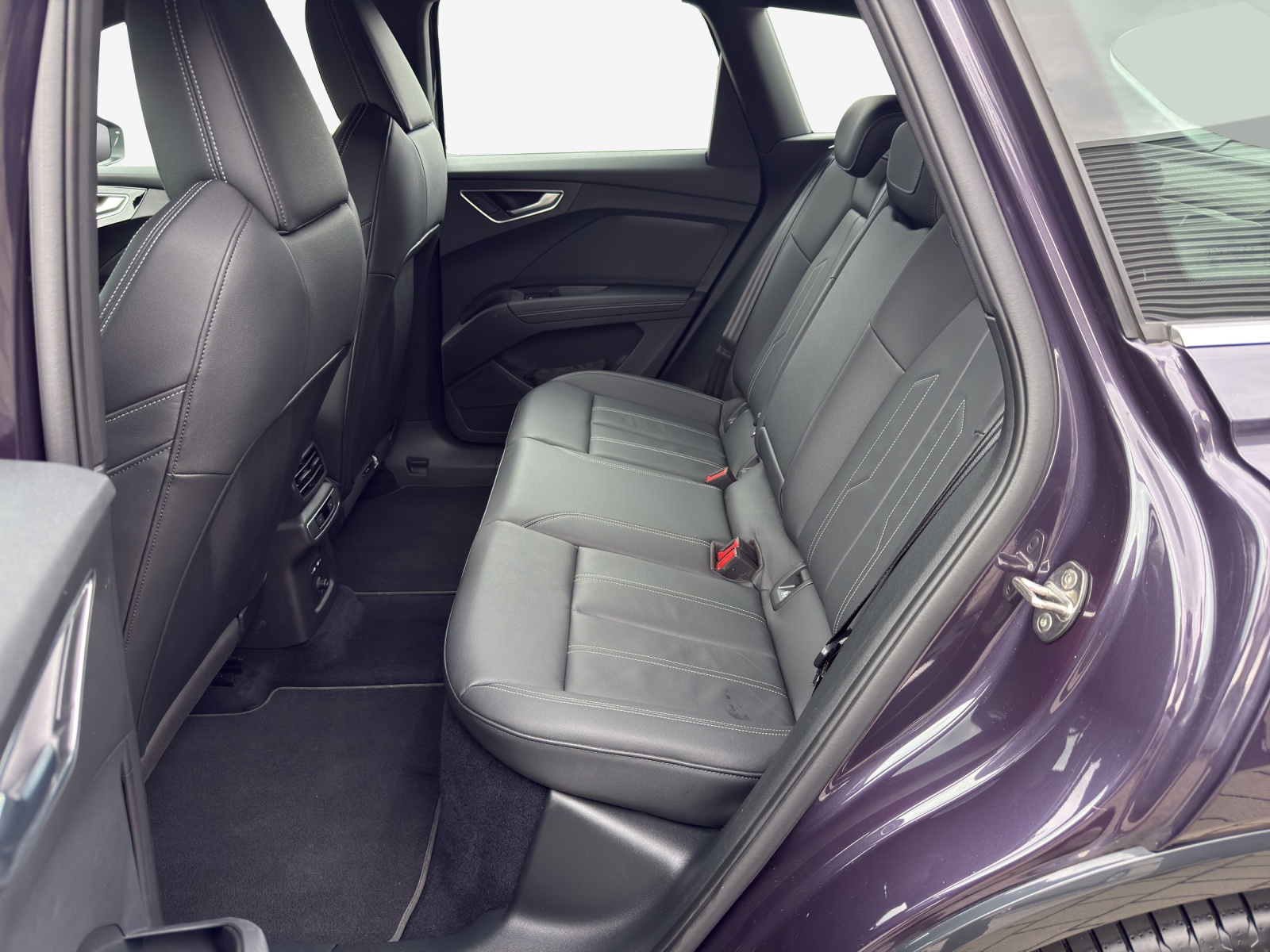 AUDI Q4 e-tron 45 quattro-image-12
