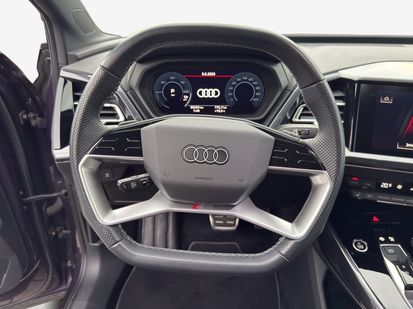 AUDI Q4 e-tron 45 quattro-image-10