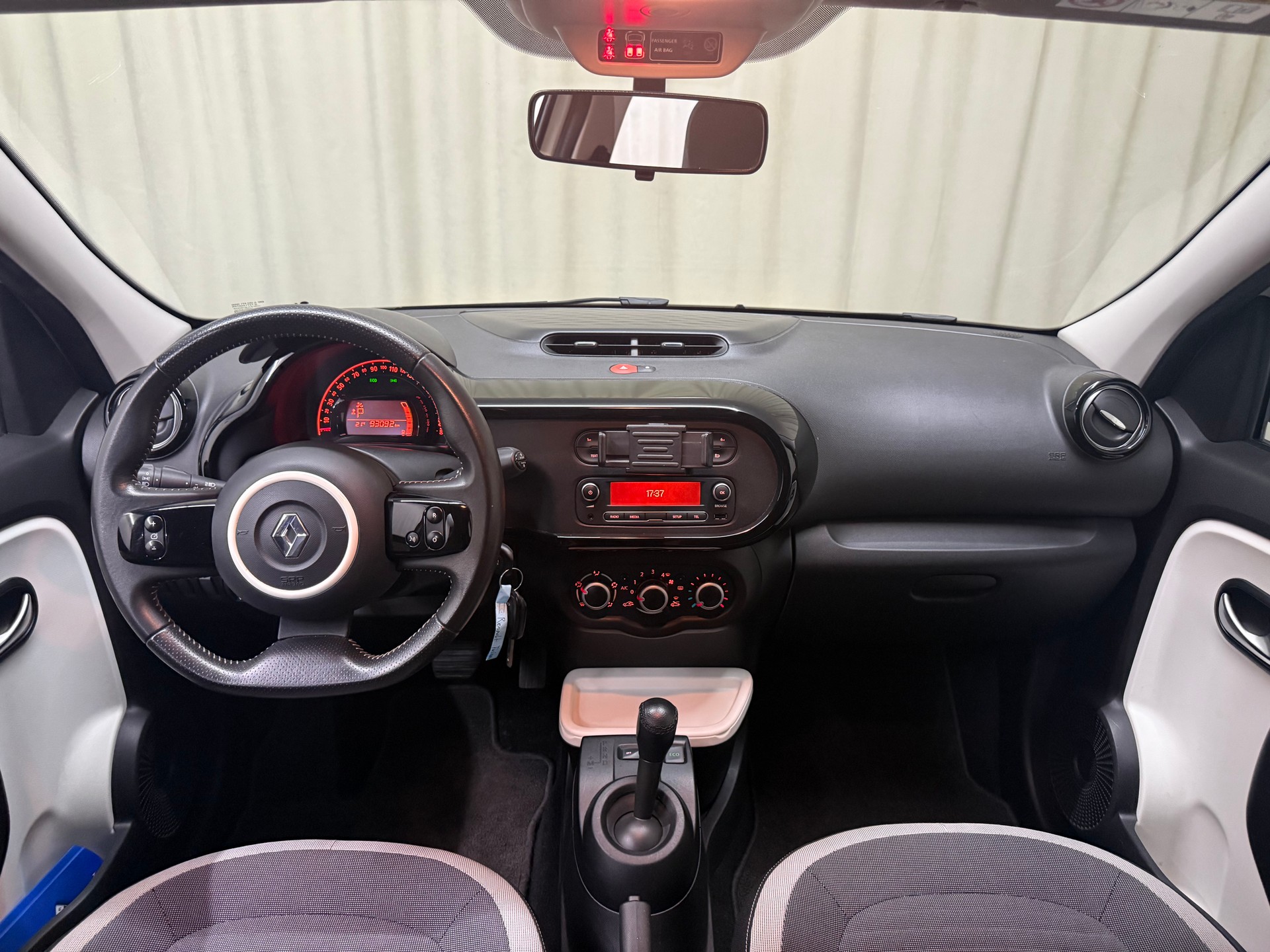 RENAULT Twingo 0.9 Liberty EDC-image-7