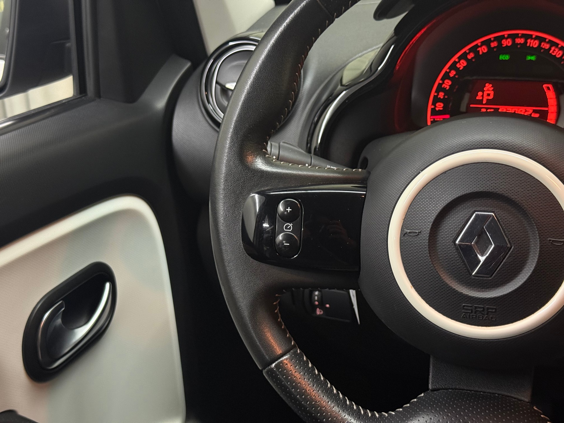 RENAULT Twingo 0.9 Liberty EDC-image-13