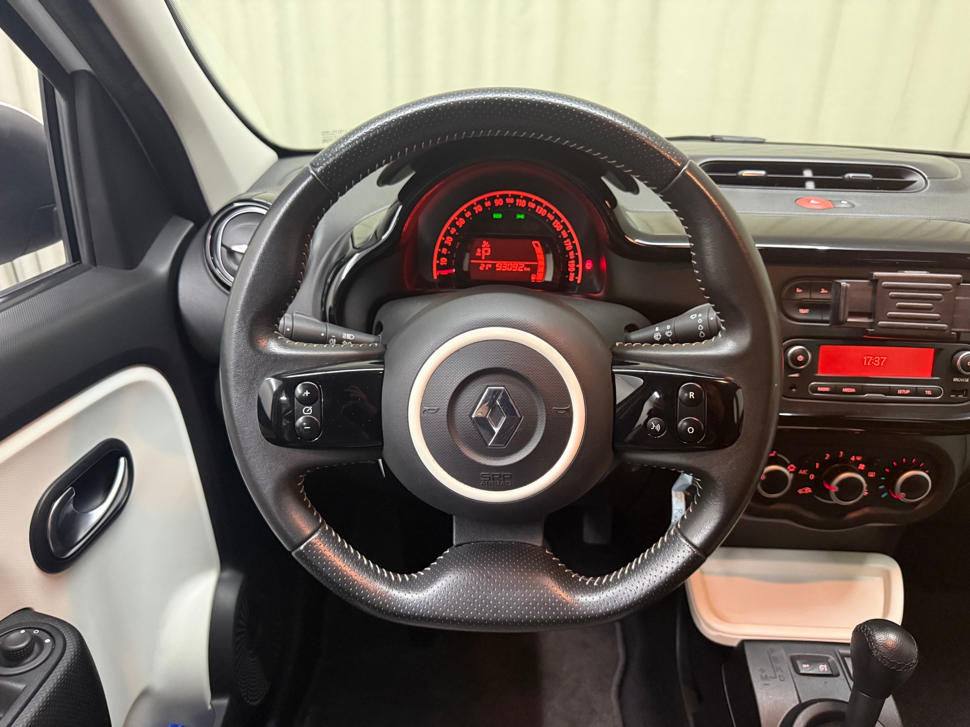 RENAULT Twingo 0.9 Liberty EDC-image-8