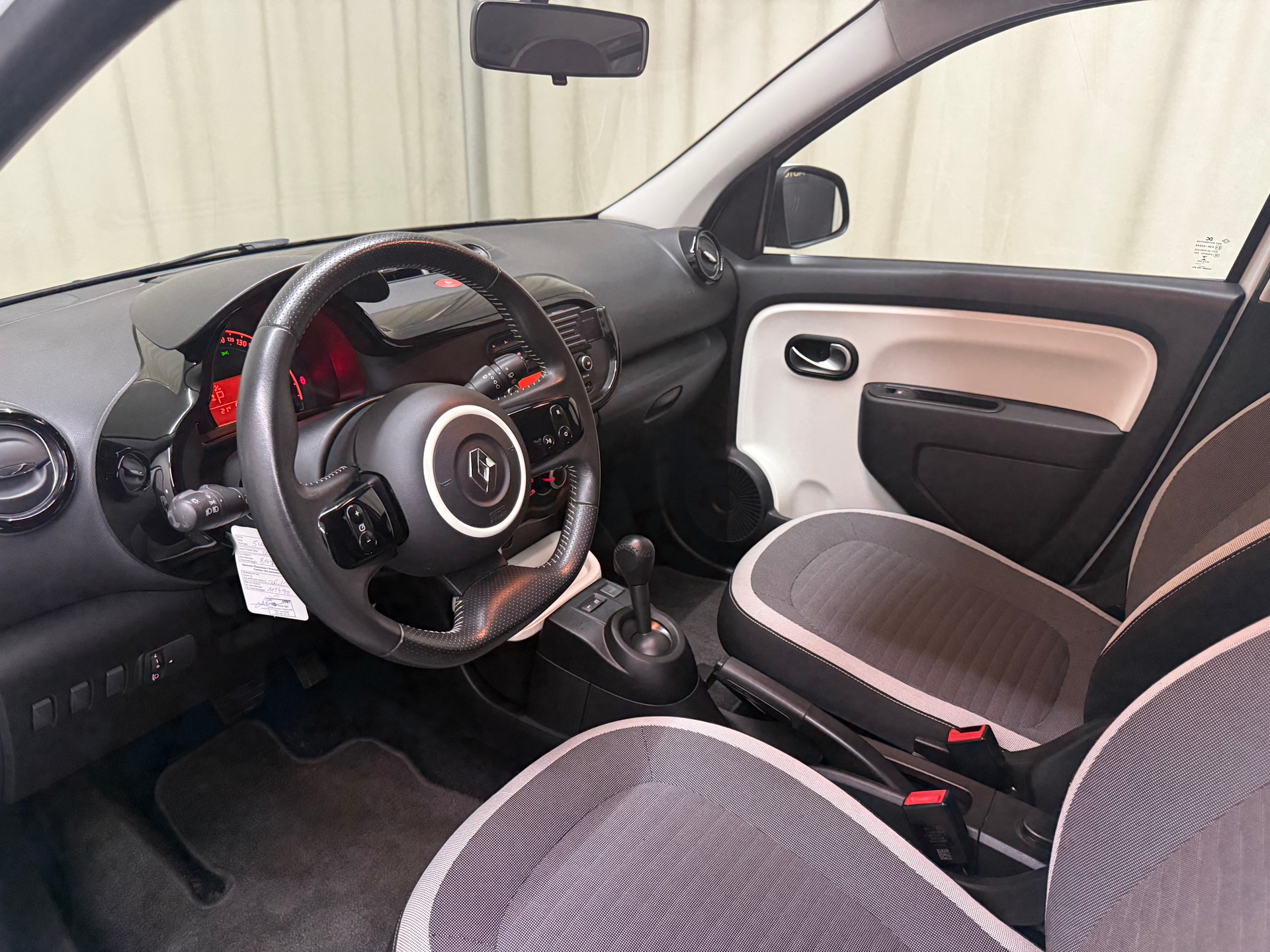 RENAULT Twingo 0.9 Liberty EDC-image-6